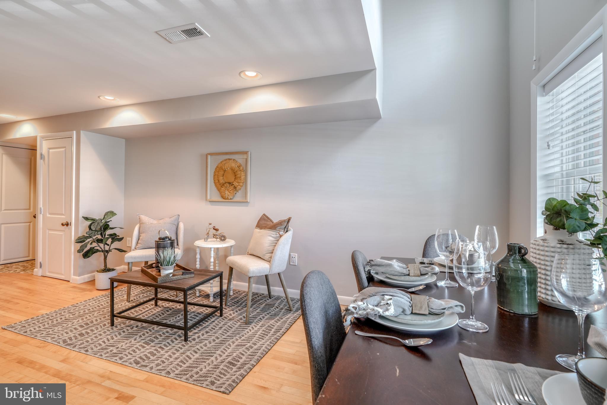 HOLLINS MARKET - Residential