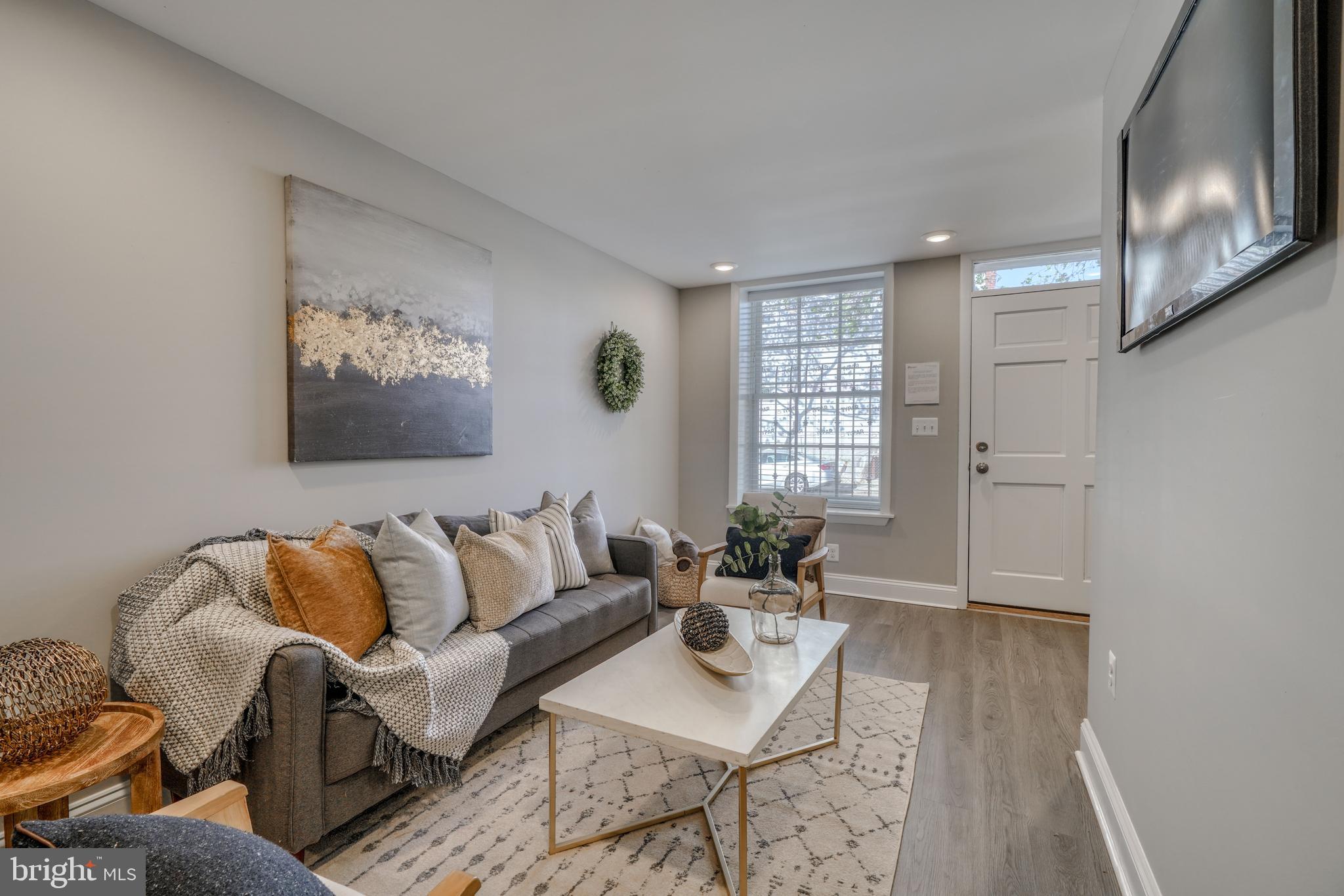 HOLLINS MARKET - Residential