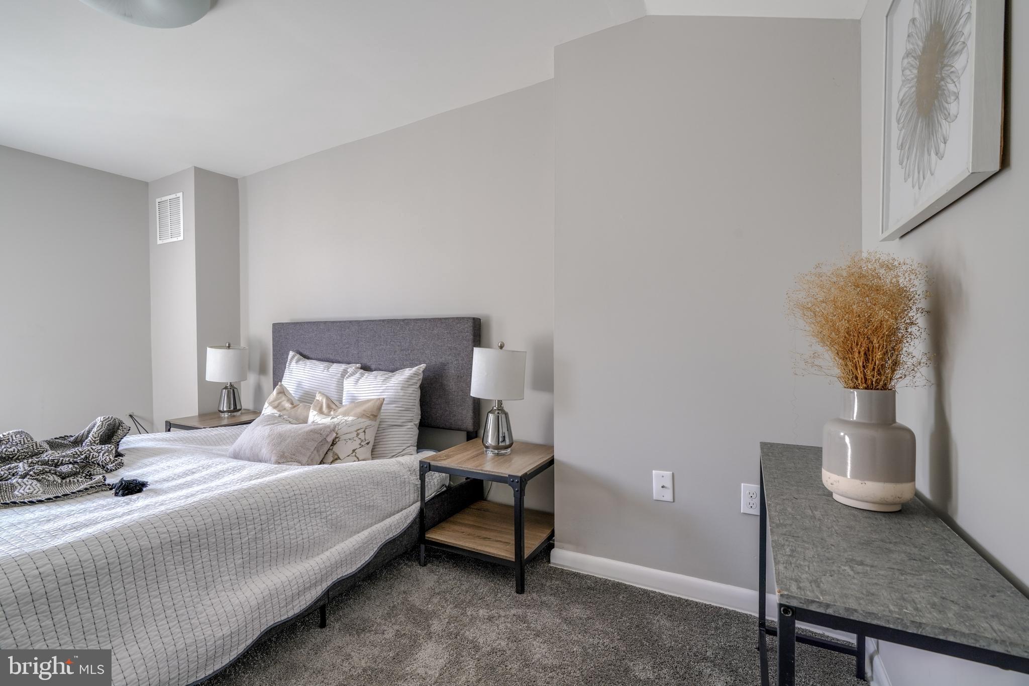 HOLLINS MARKET - Residential