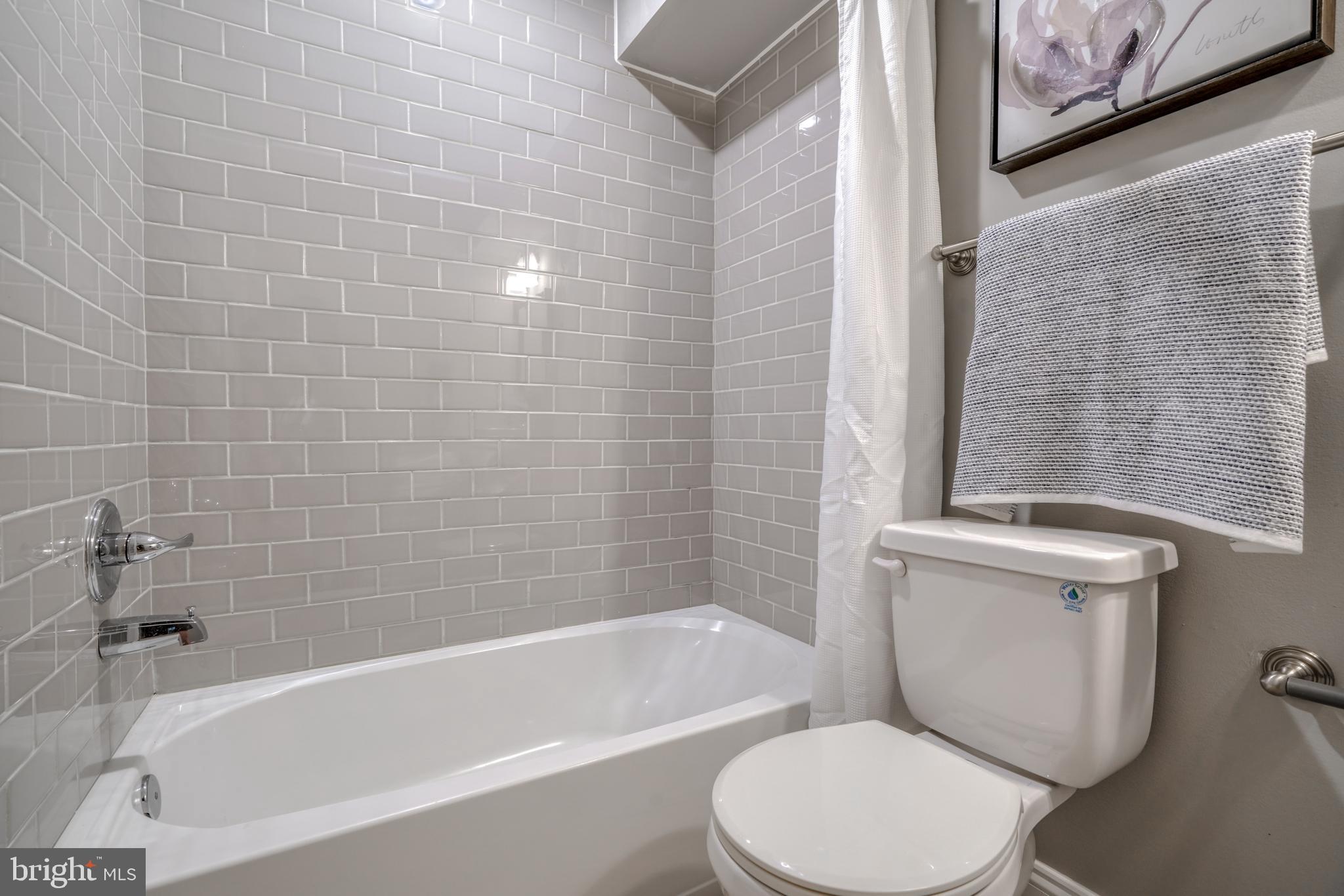 HOLLINS MARKET - Residential