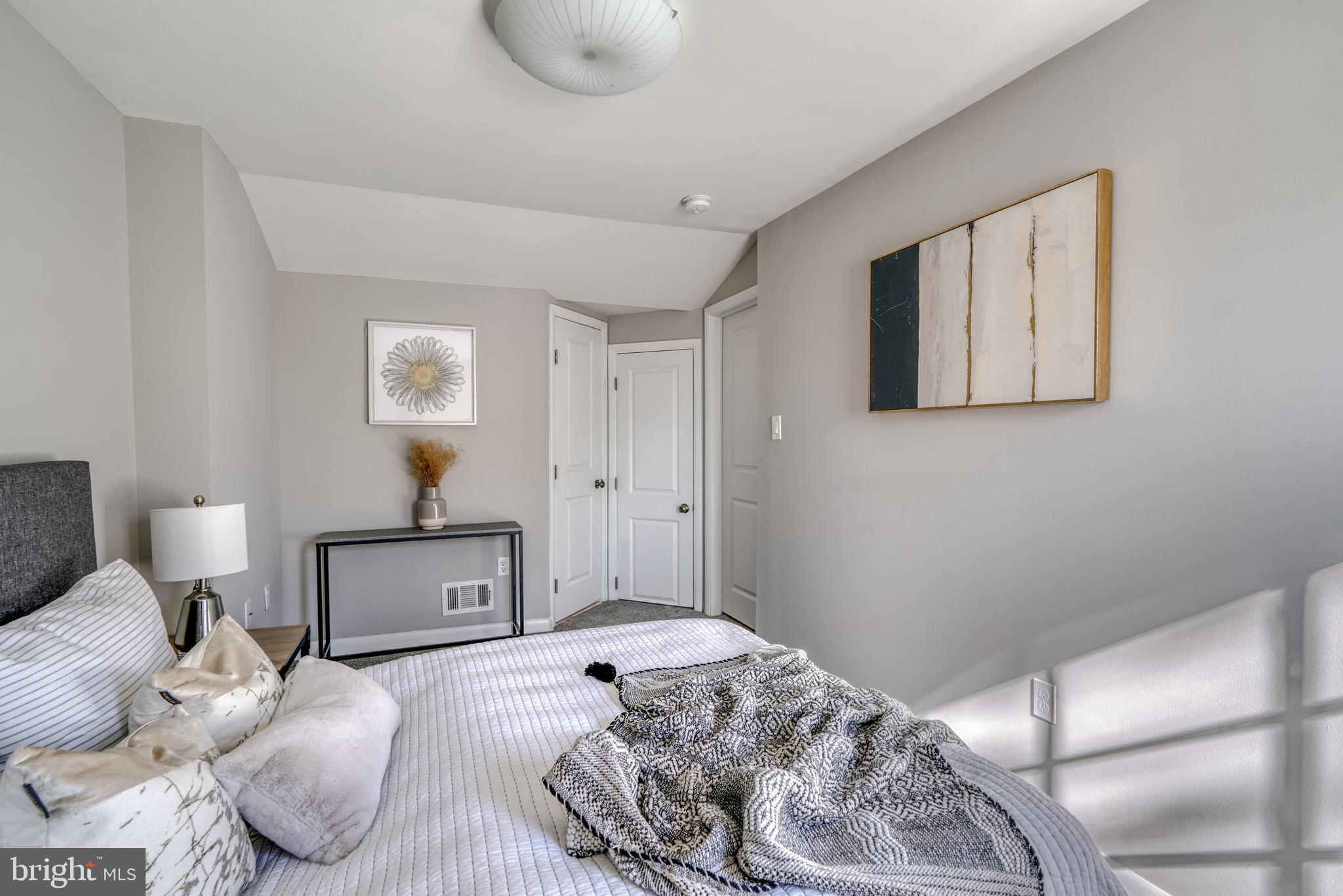 HOLLINS MARKET - Residential