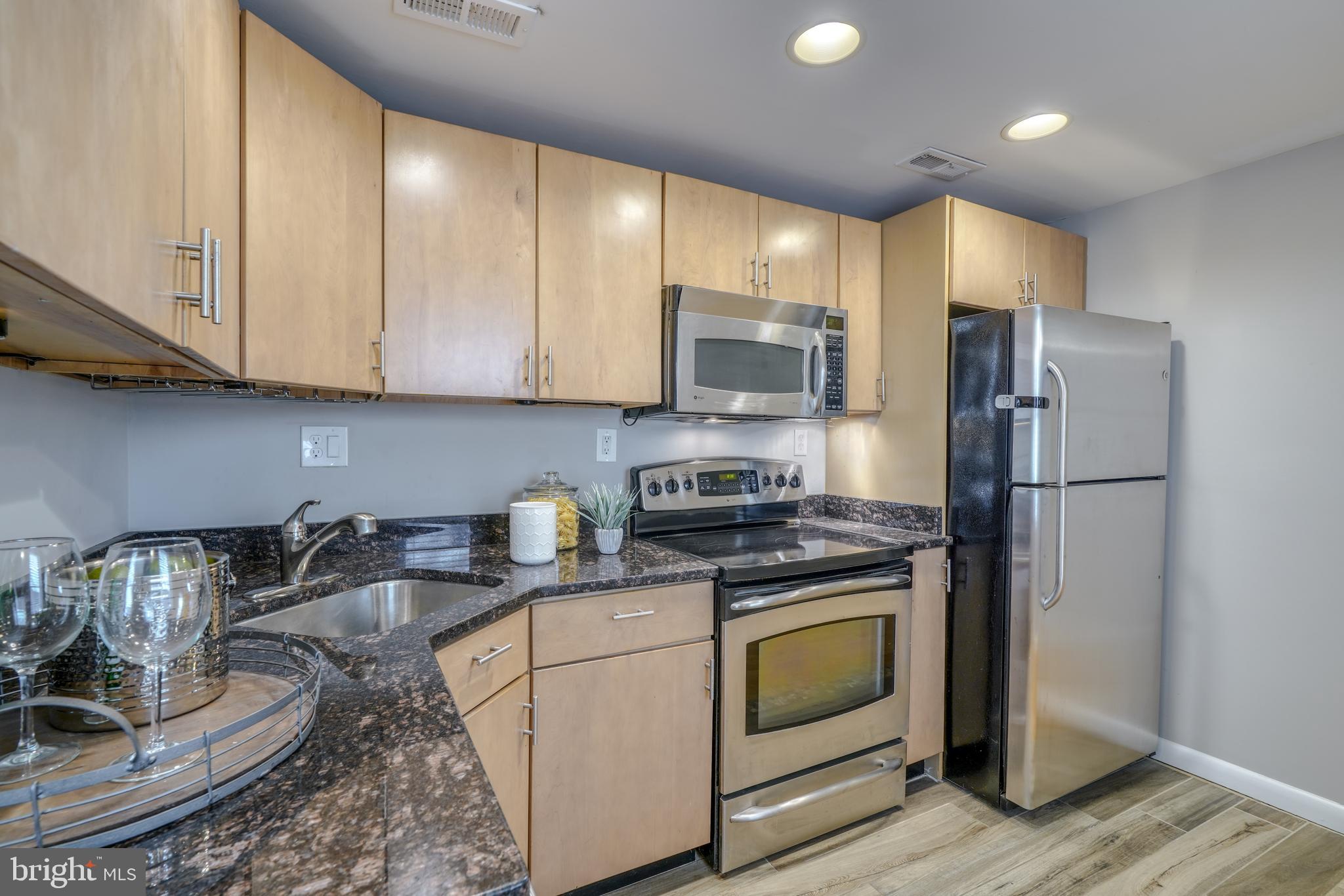 HOLLINS MARKET - Residential