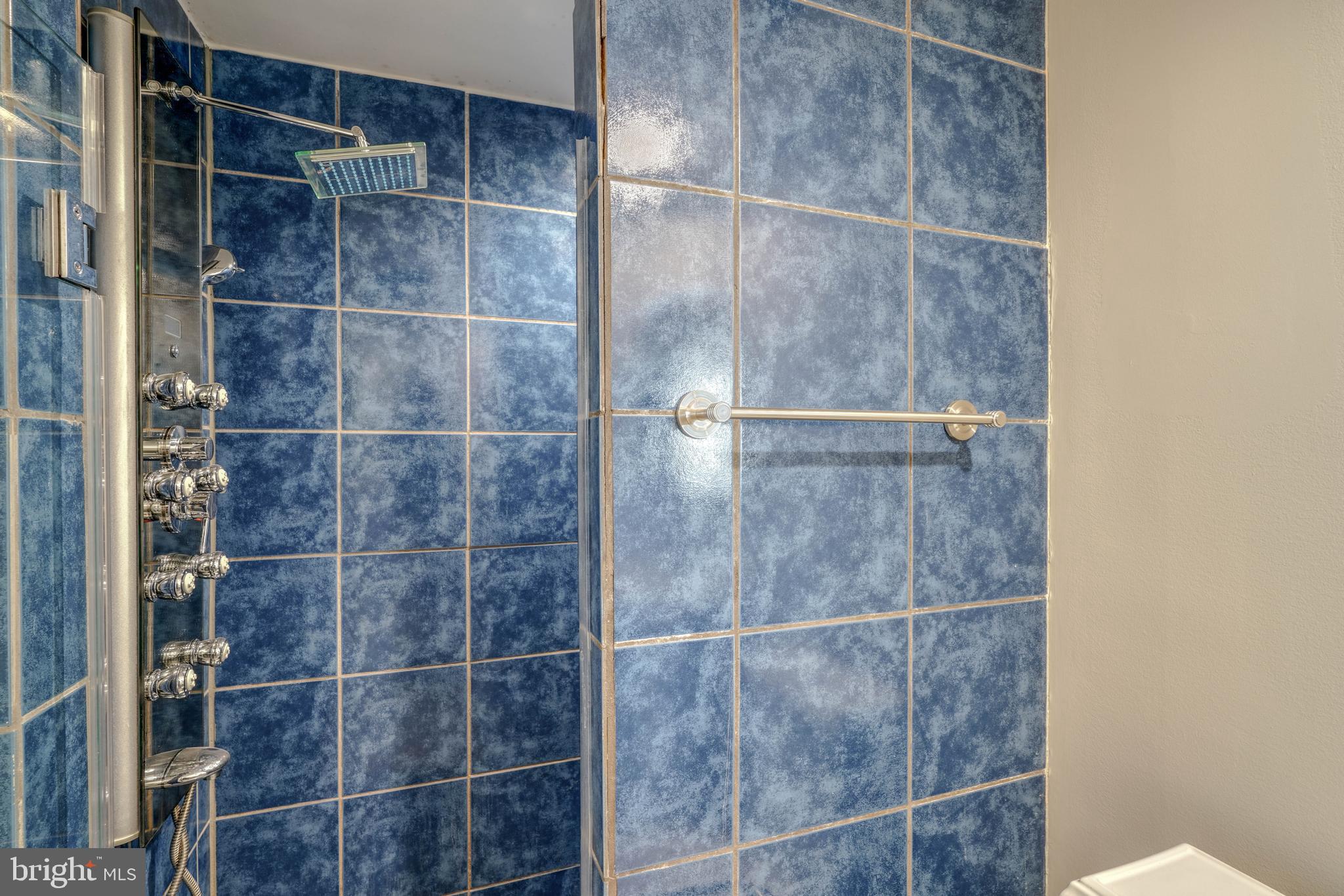 HOLLINS MARKET - Residential