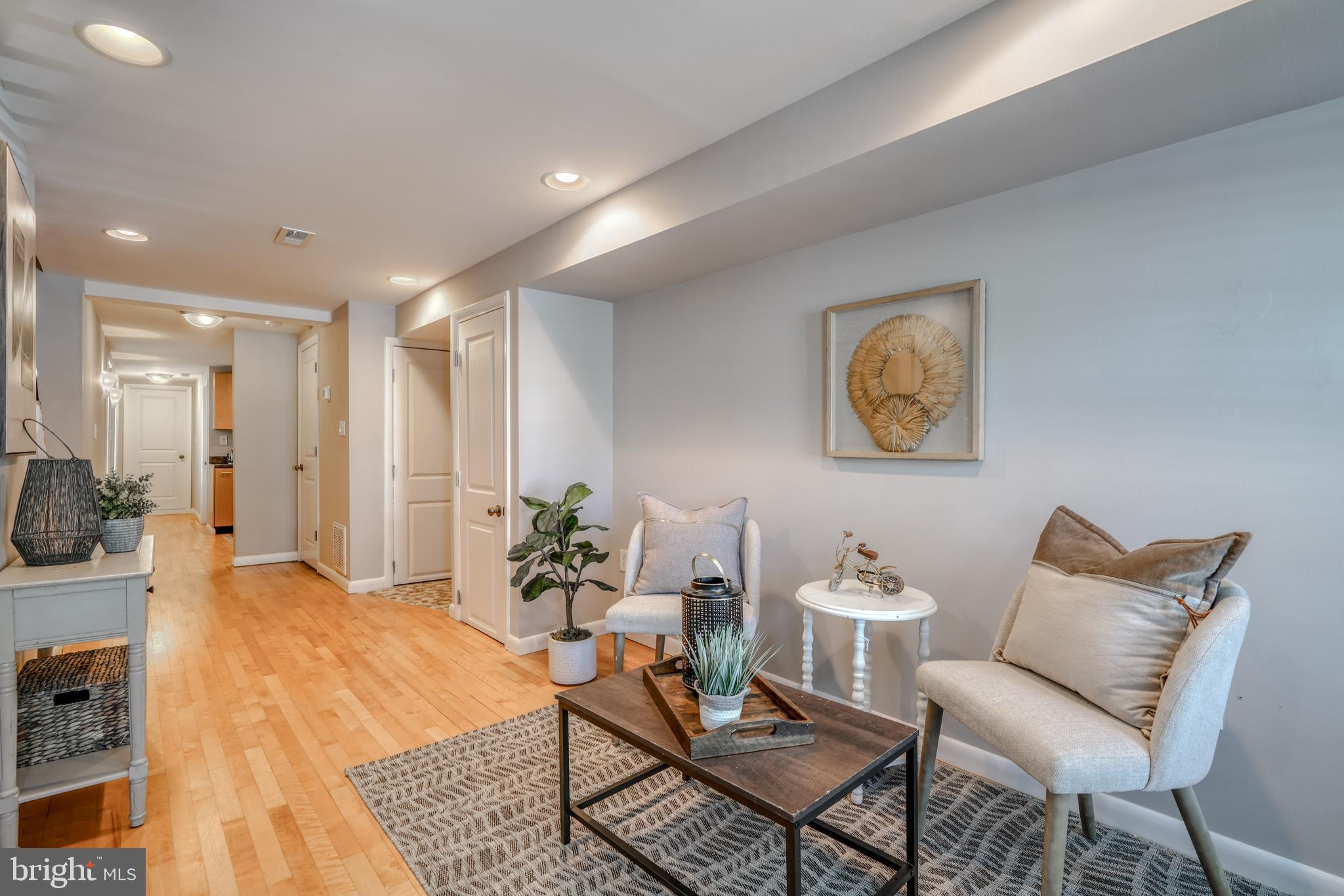 HOLLINS MARKET - Residential