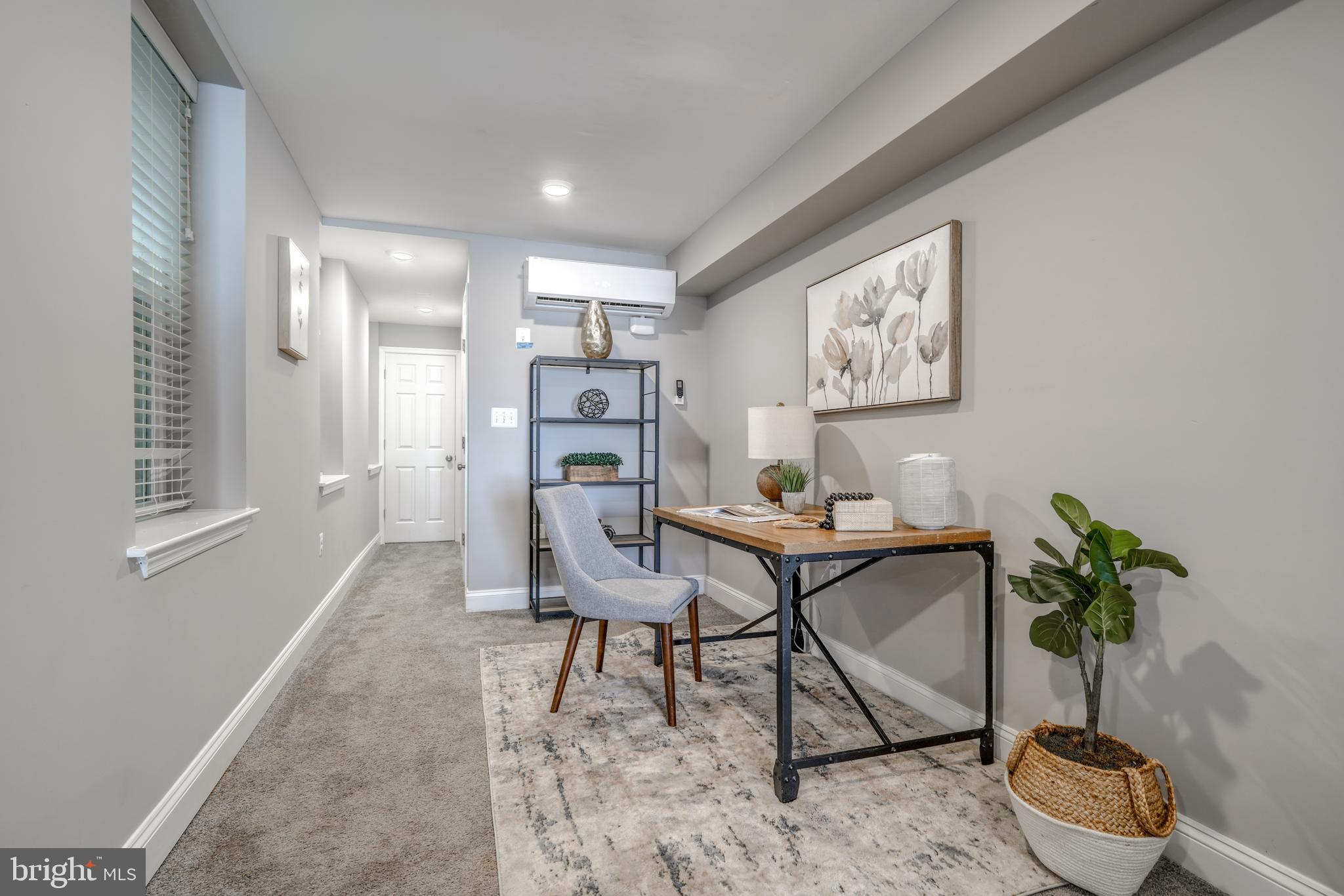 HOLLINS MARKET - Residential