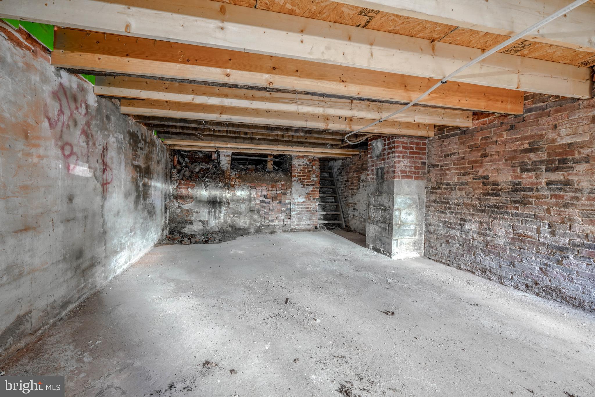 HOLLINS MARKET - Residential