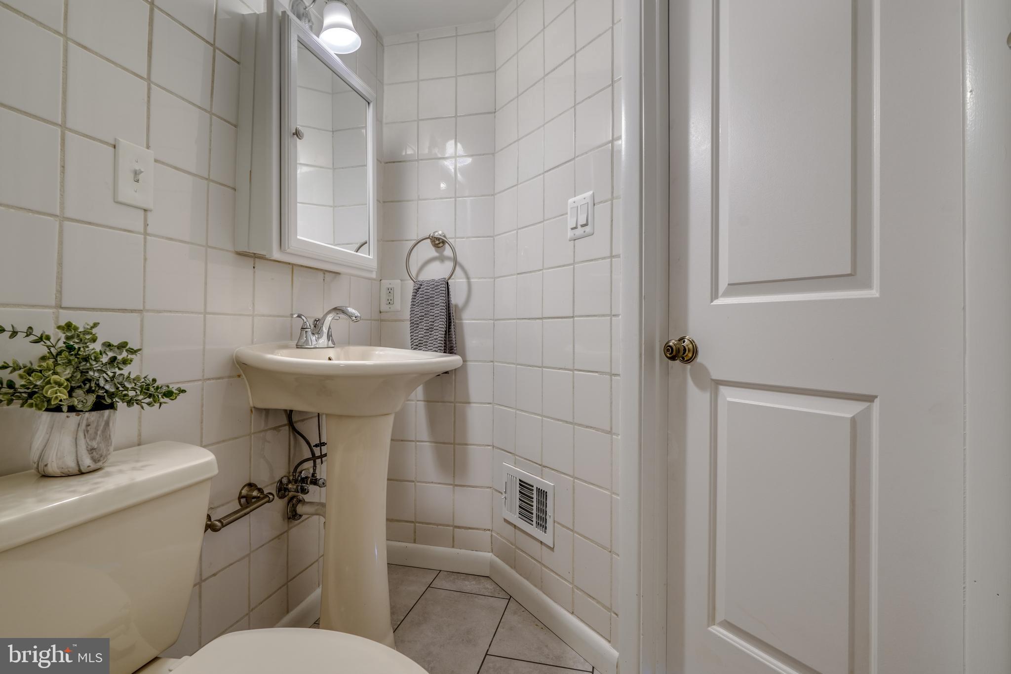 HOLLINS MARKET - Residential