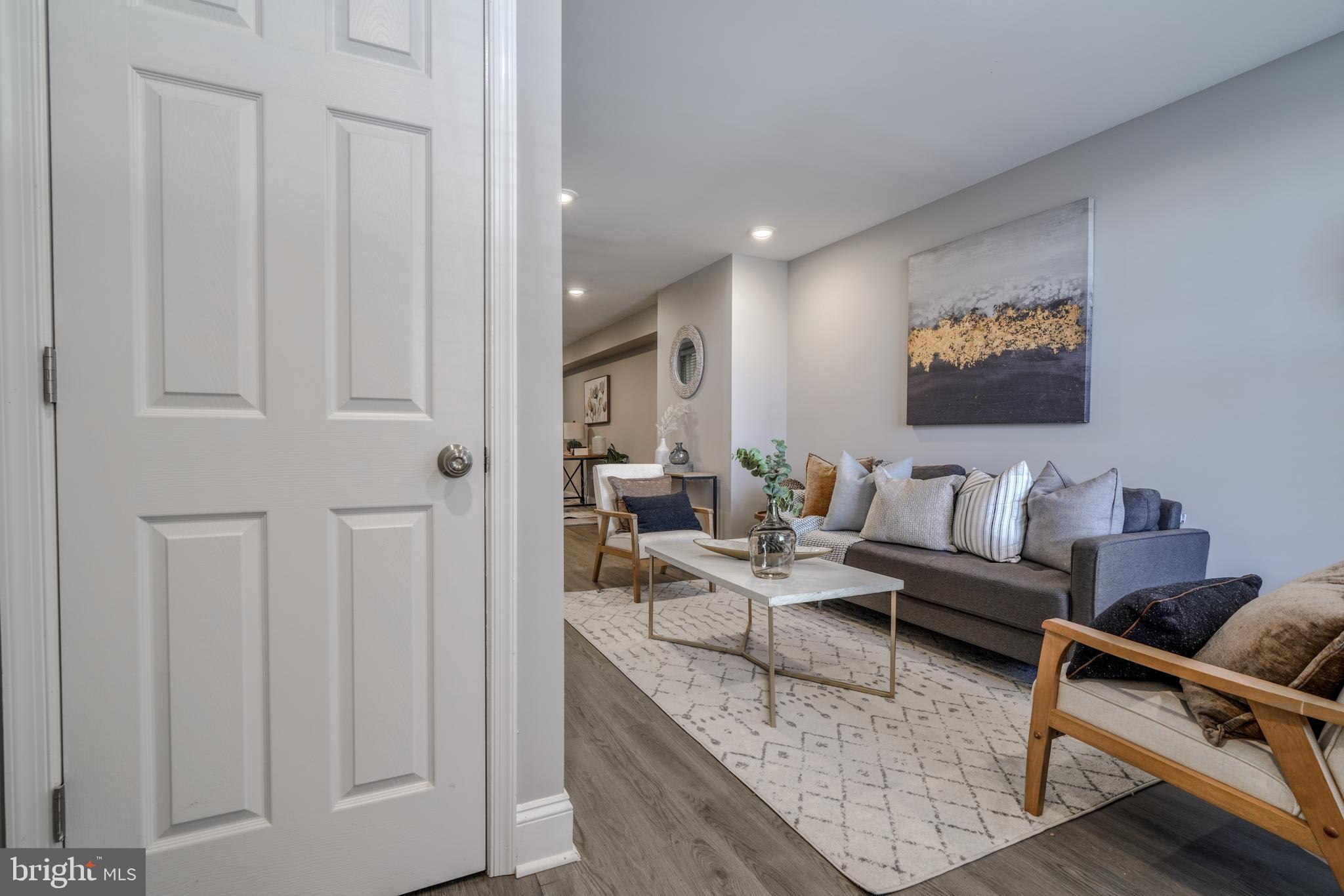 HOLLINS MARKET - Residential