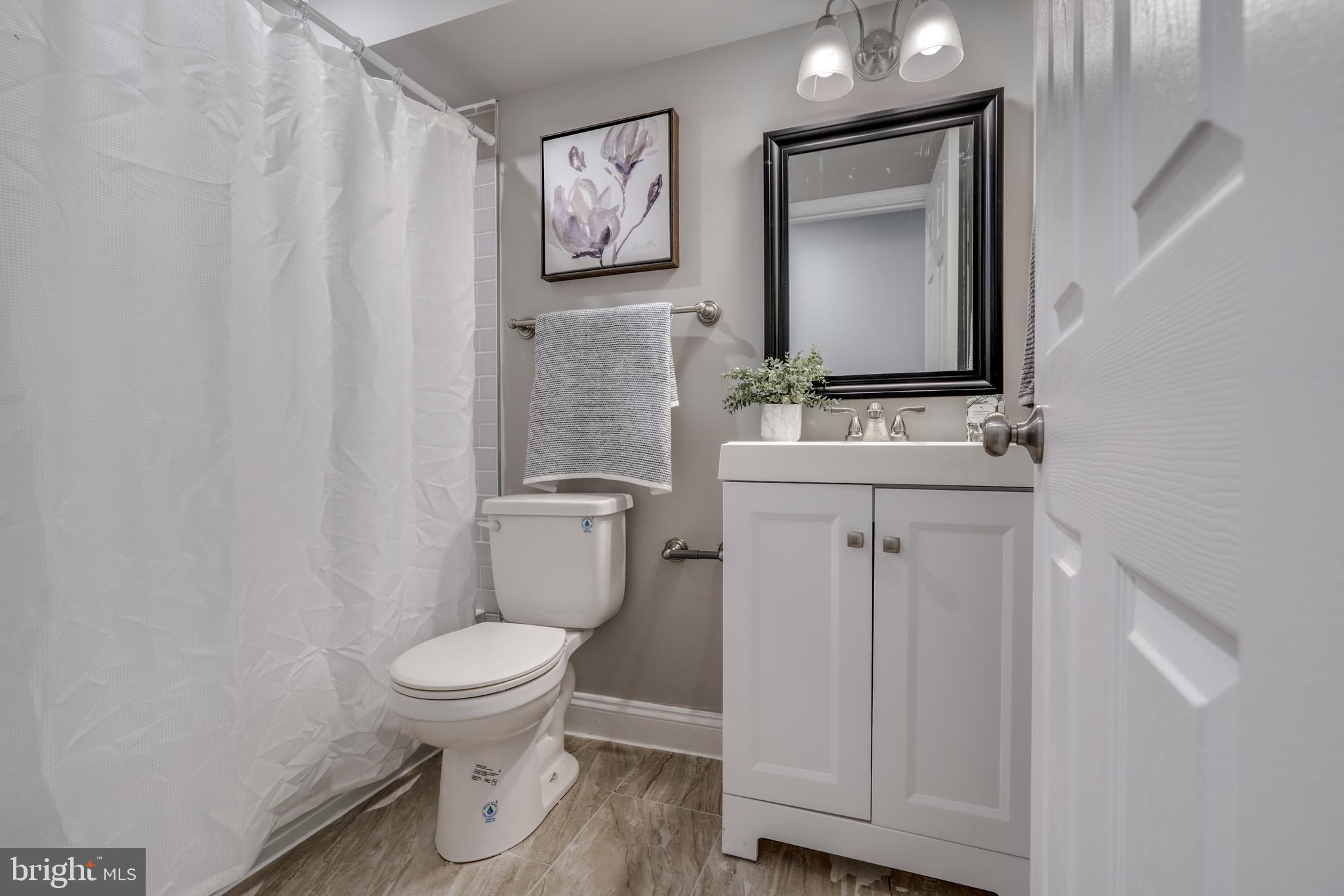 HOLLINS MARKET - Residential