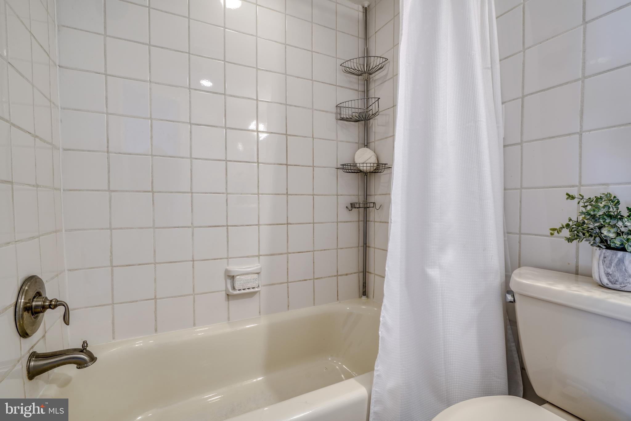 HOLLINS MARKET - Residential