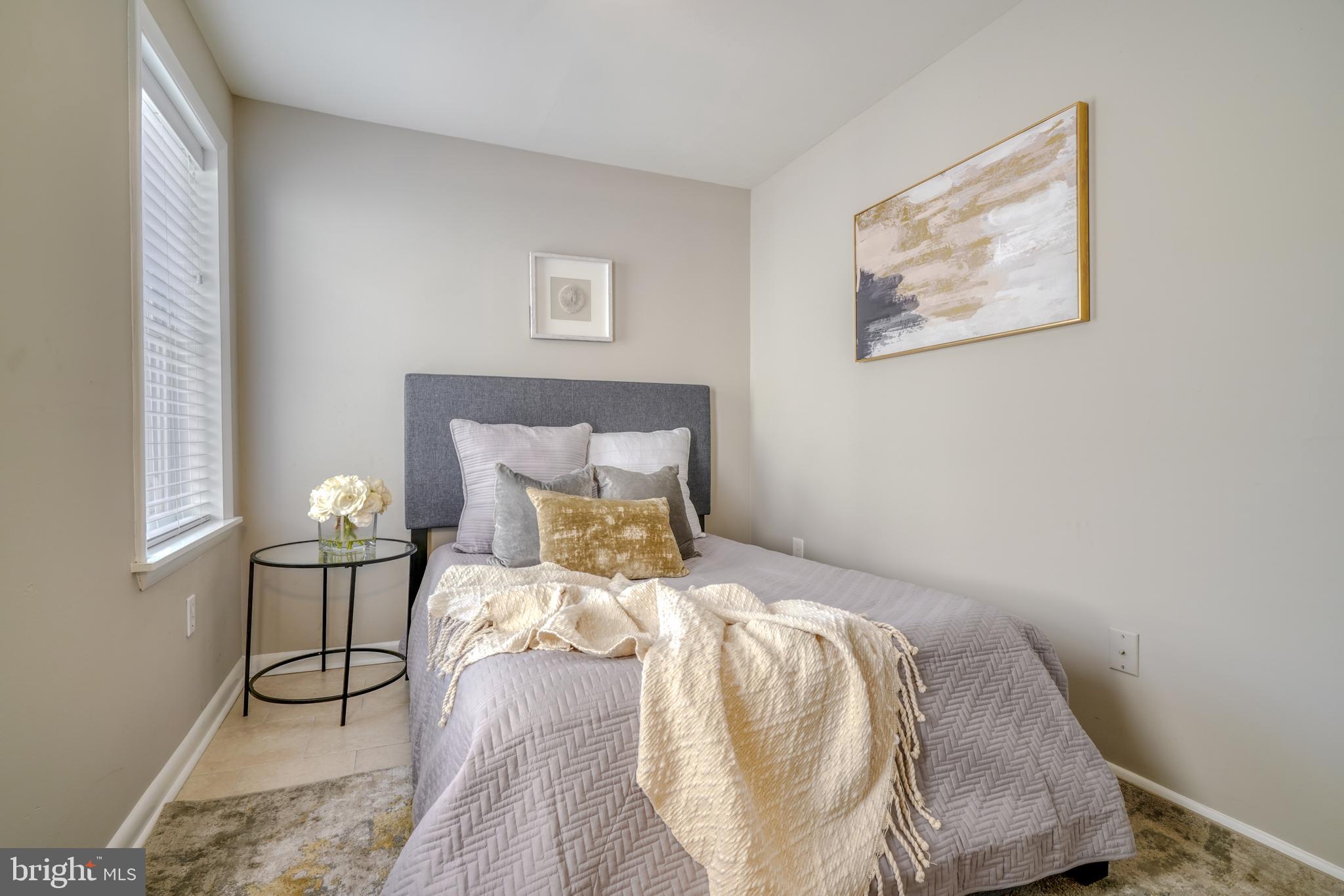 HOLLINS MARKET - Residential