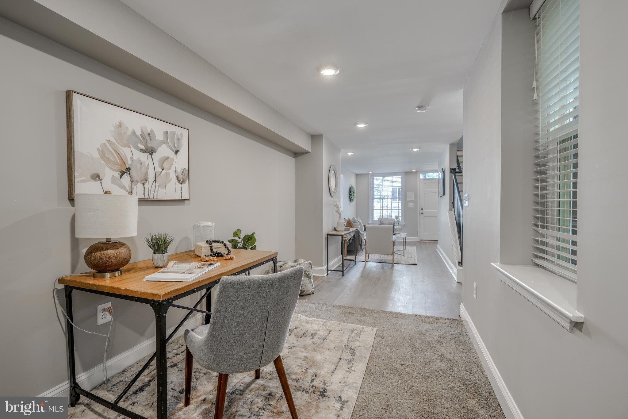 HOLLINS MARKET - Residential