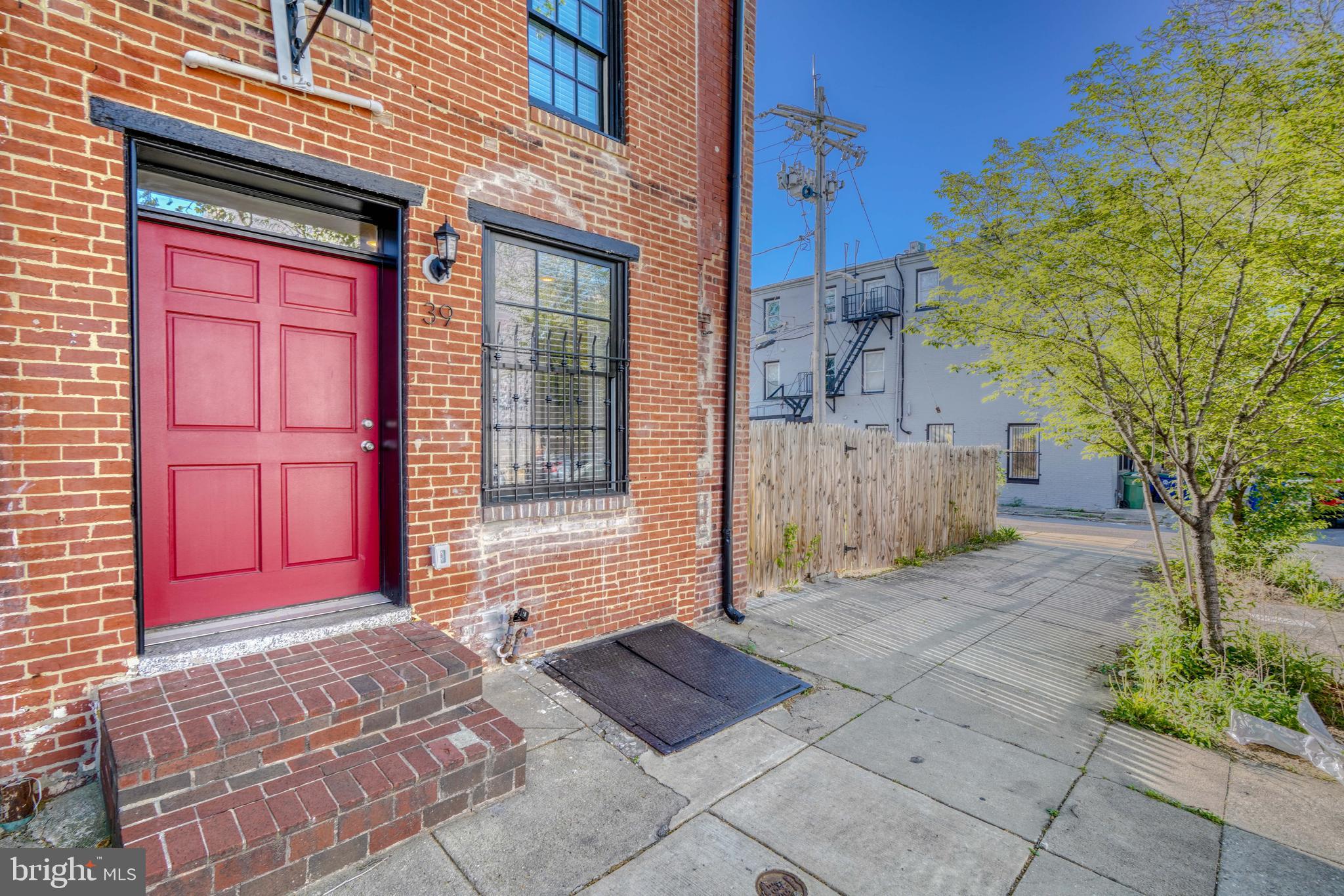 HOLLINS MARKET - Residential