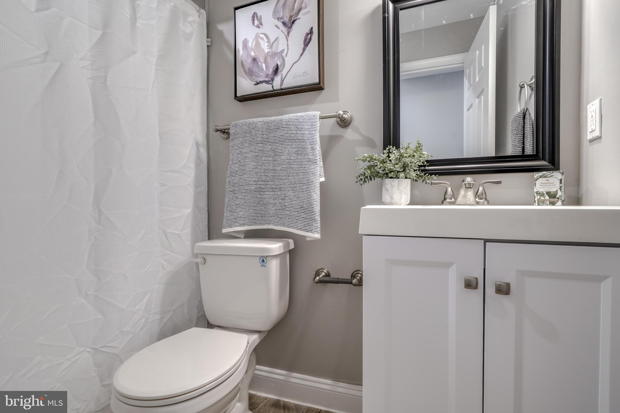 HOLLINS MARKET - Residential