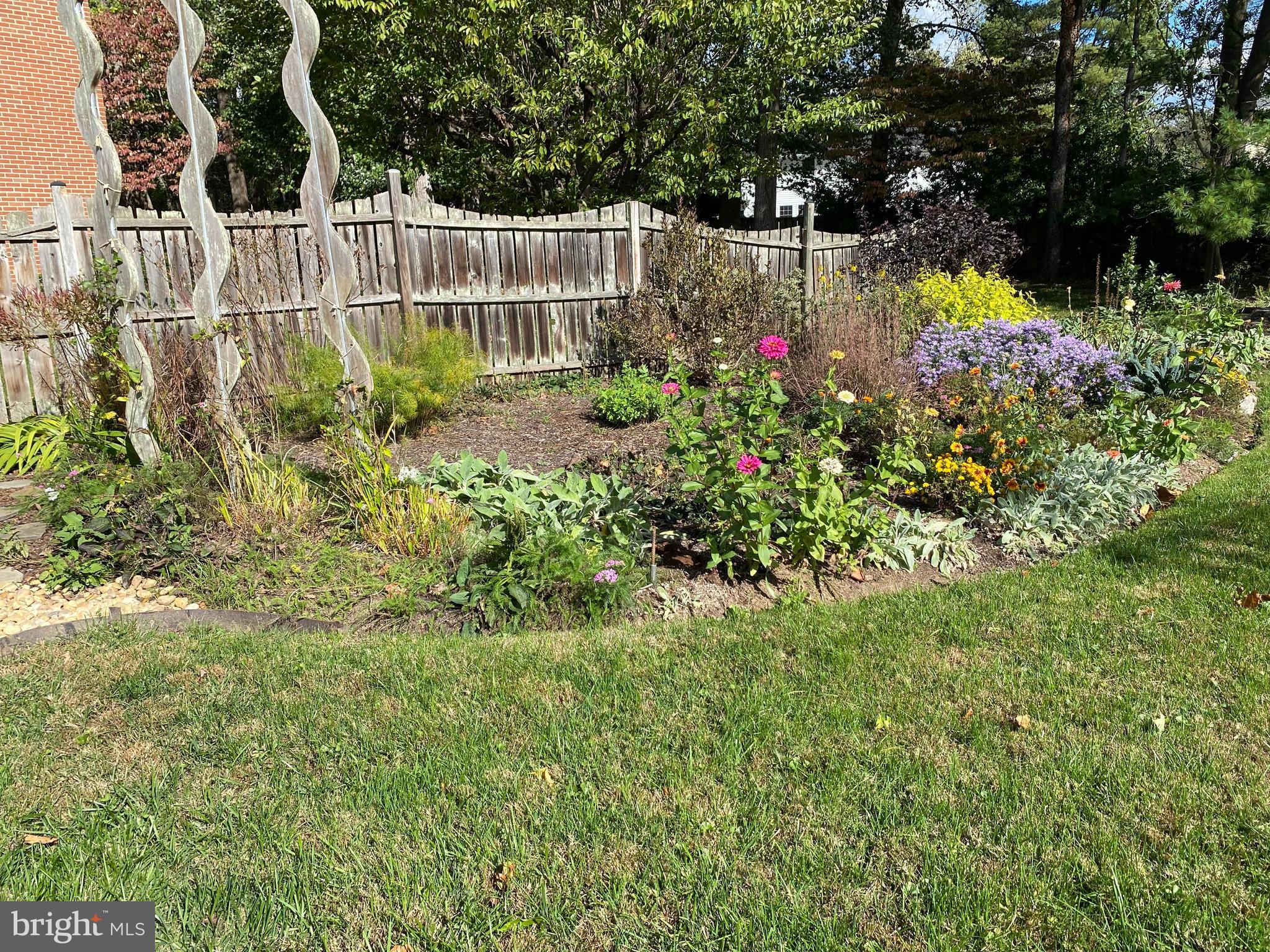 LANGLEY OAKS - Residential