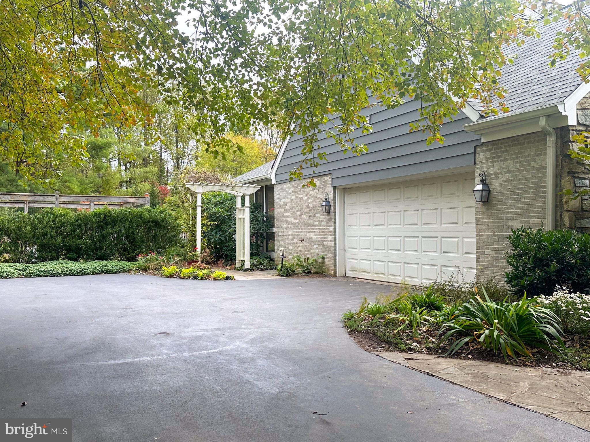 LANGLEY OAKS - Residential