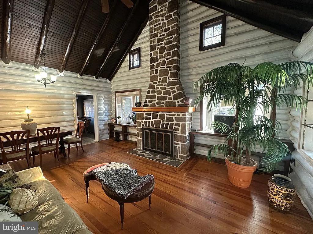 LAKE PINE - Residential