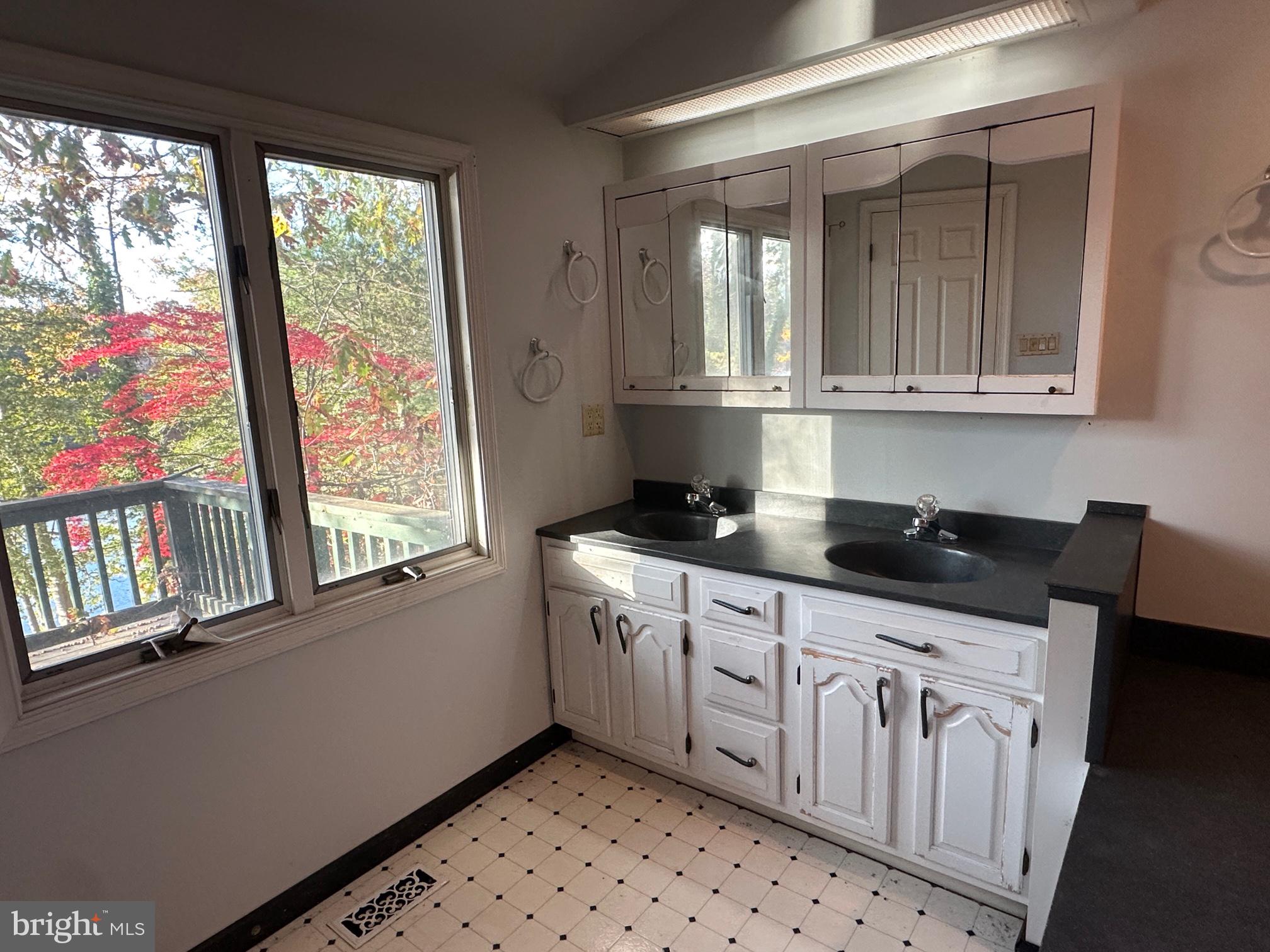 LAKE PINE - Residential