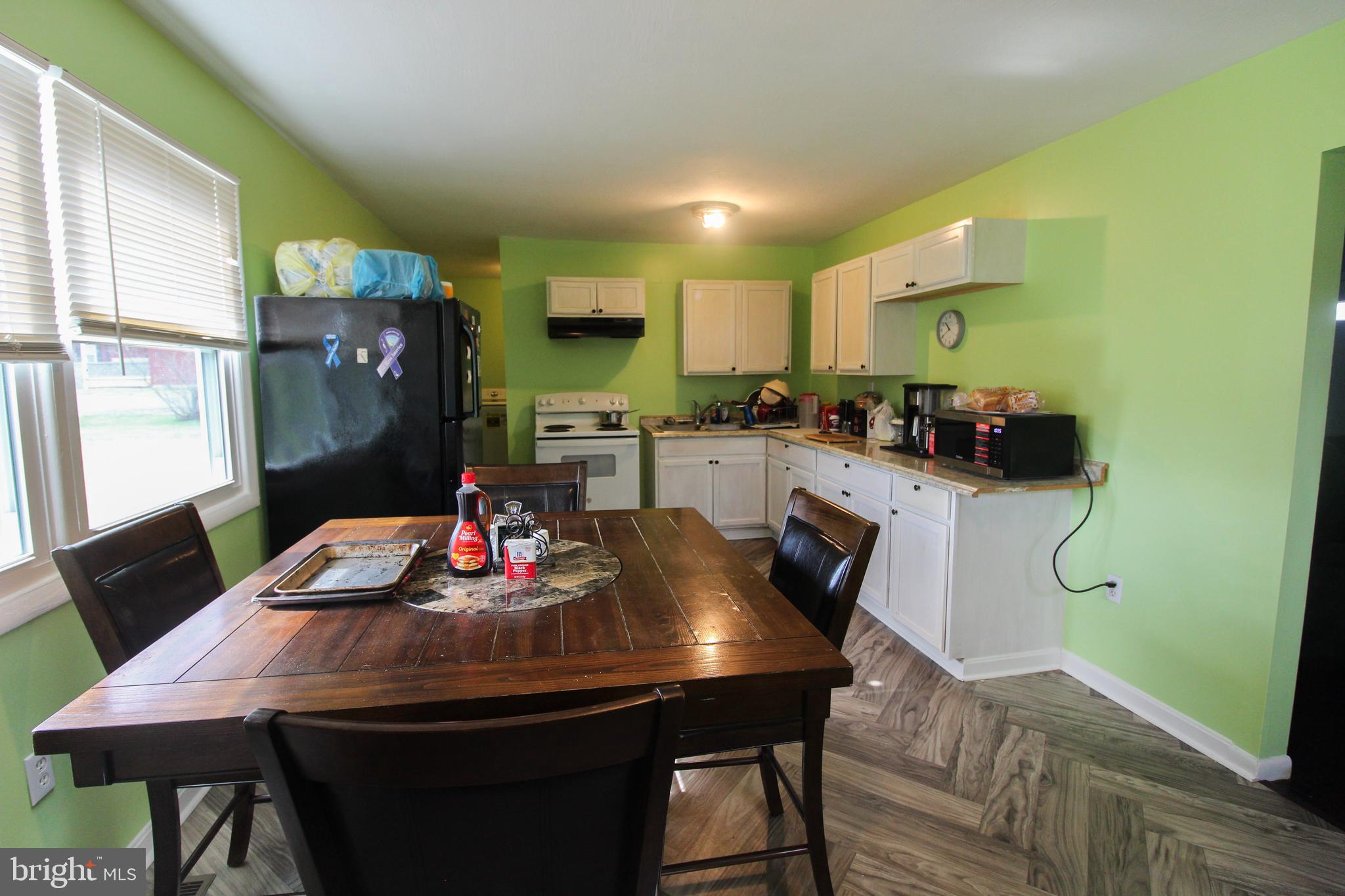 EAST KNOLLS - Residential