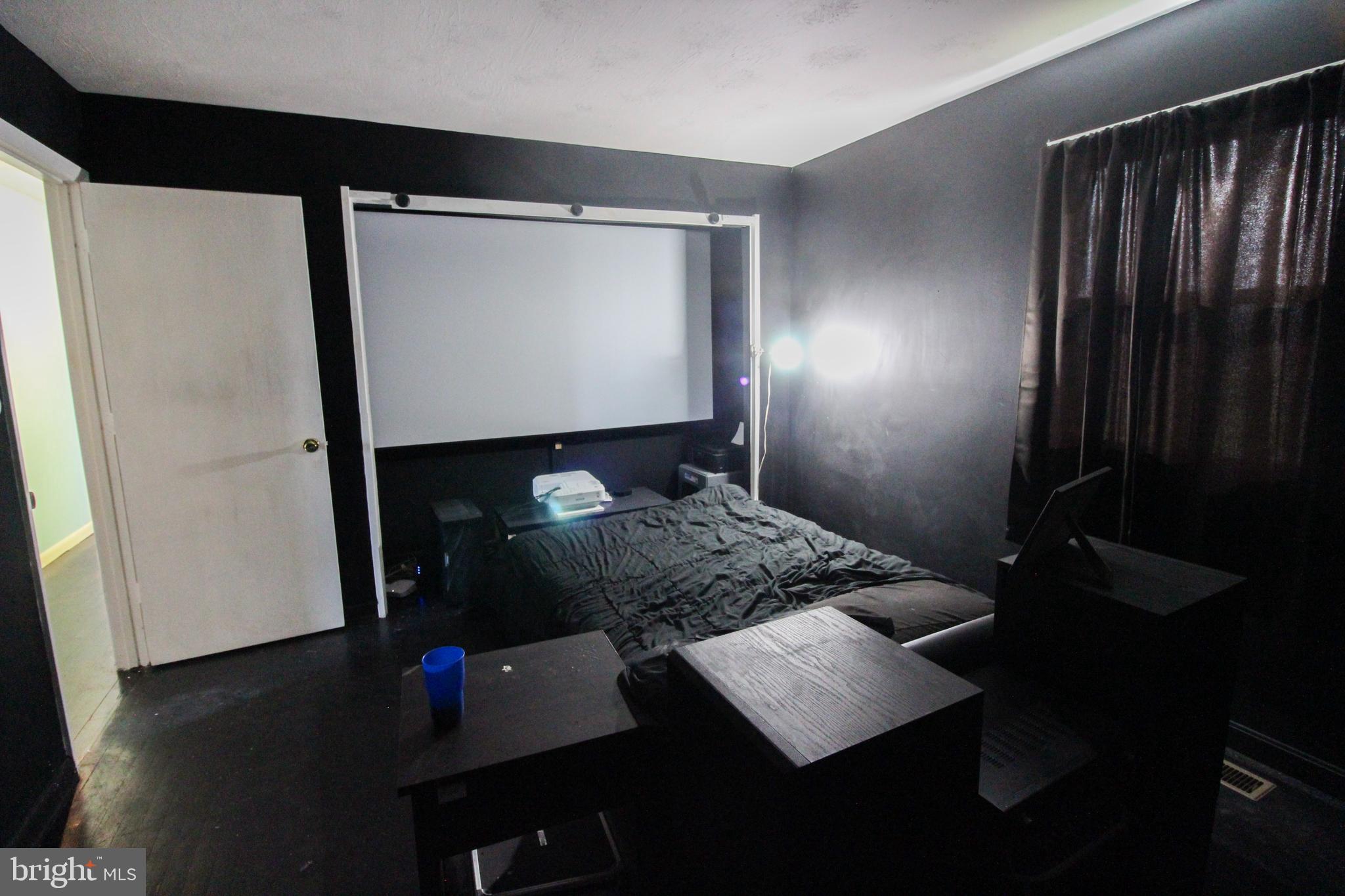 EAST KNOLLS - Residential