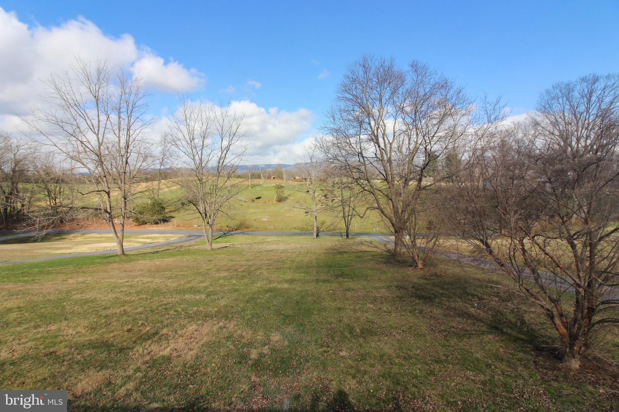 EAST KNOLLS - Residential