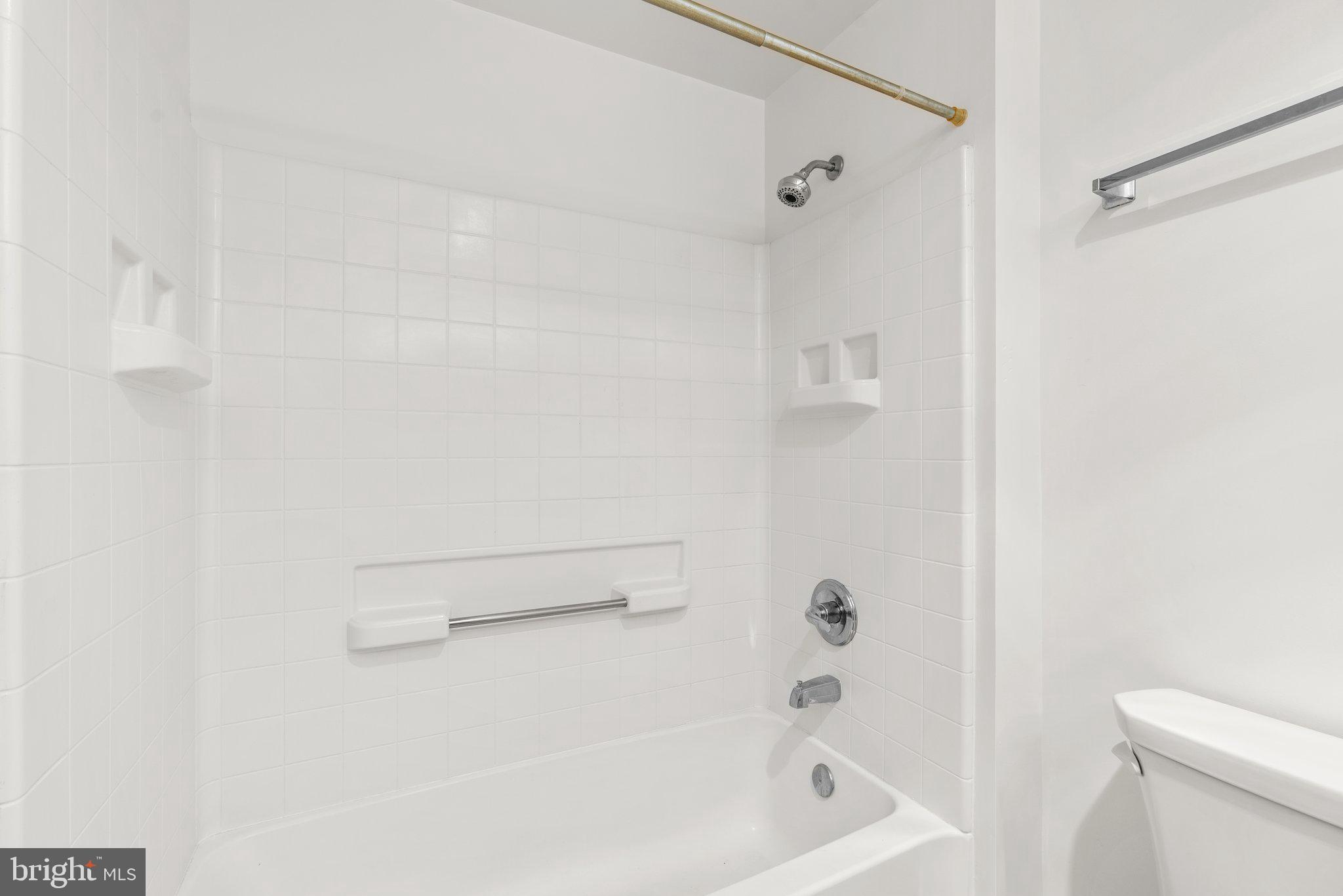 TURNBERRY COURTS AT LEIS - Residential Lease