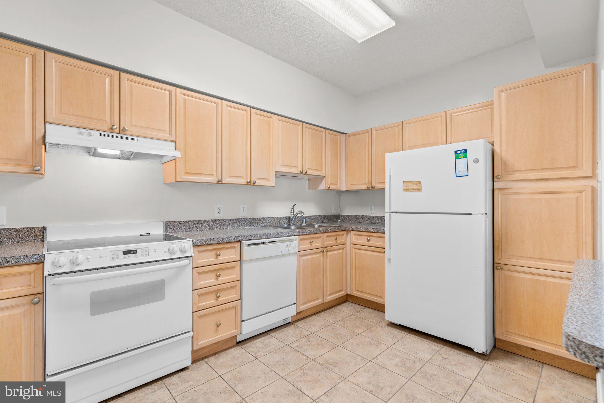 TURNBERRY COURTS AT LEIS - Residential Lease