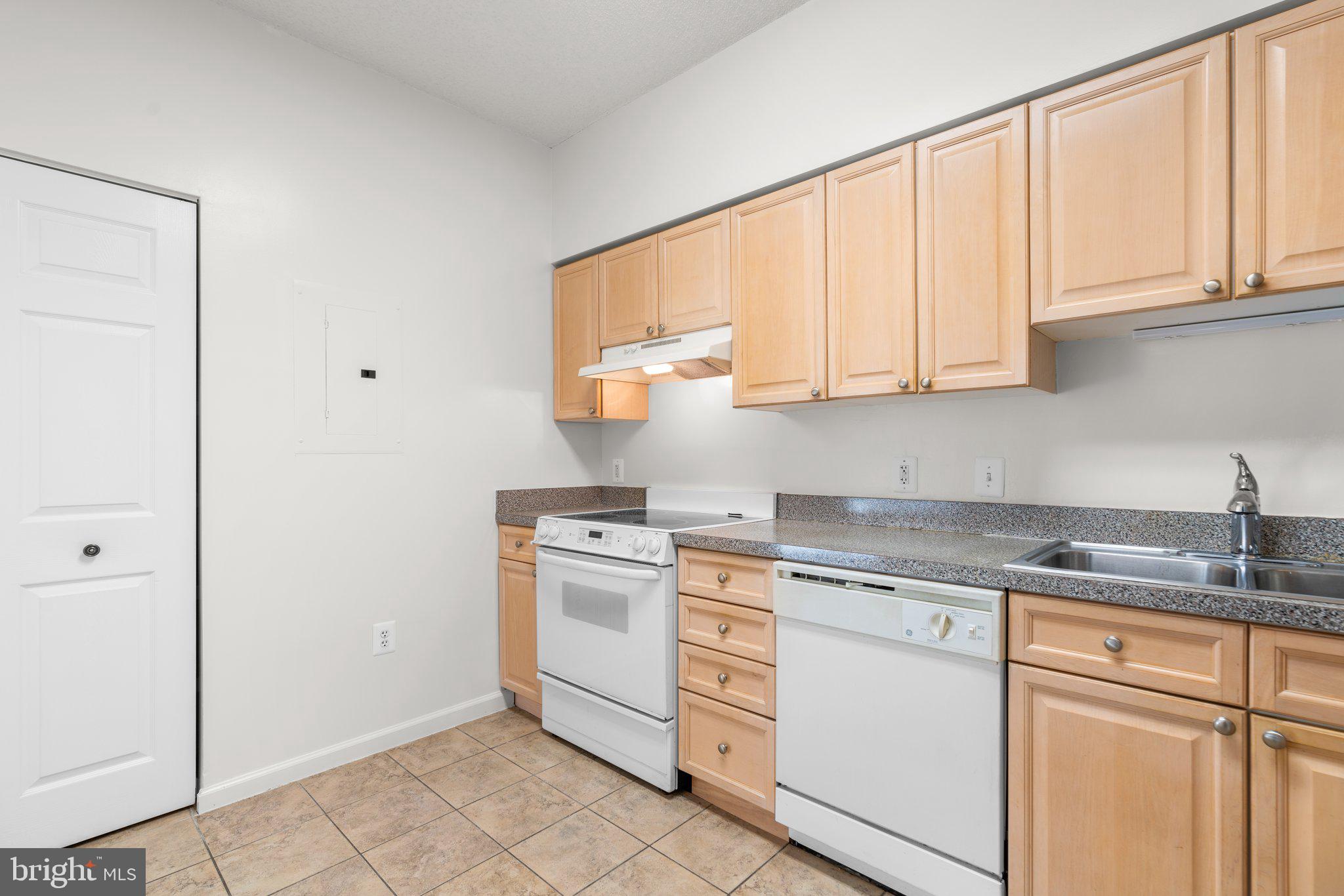 TURNBERRY COURTS AT LEIS - Residential Lease