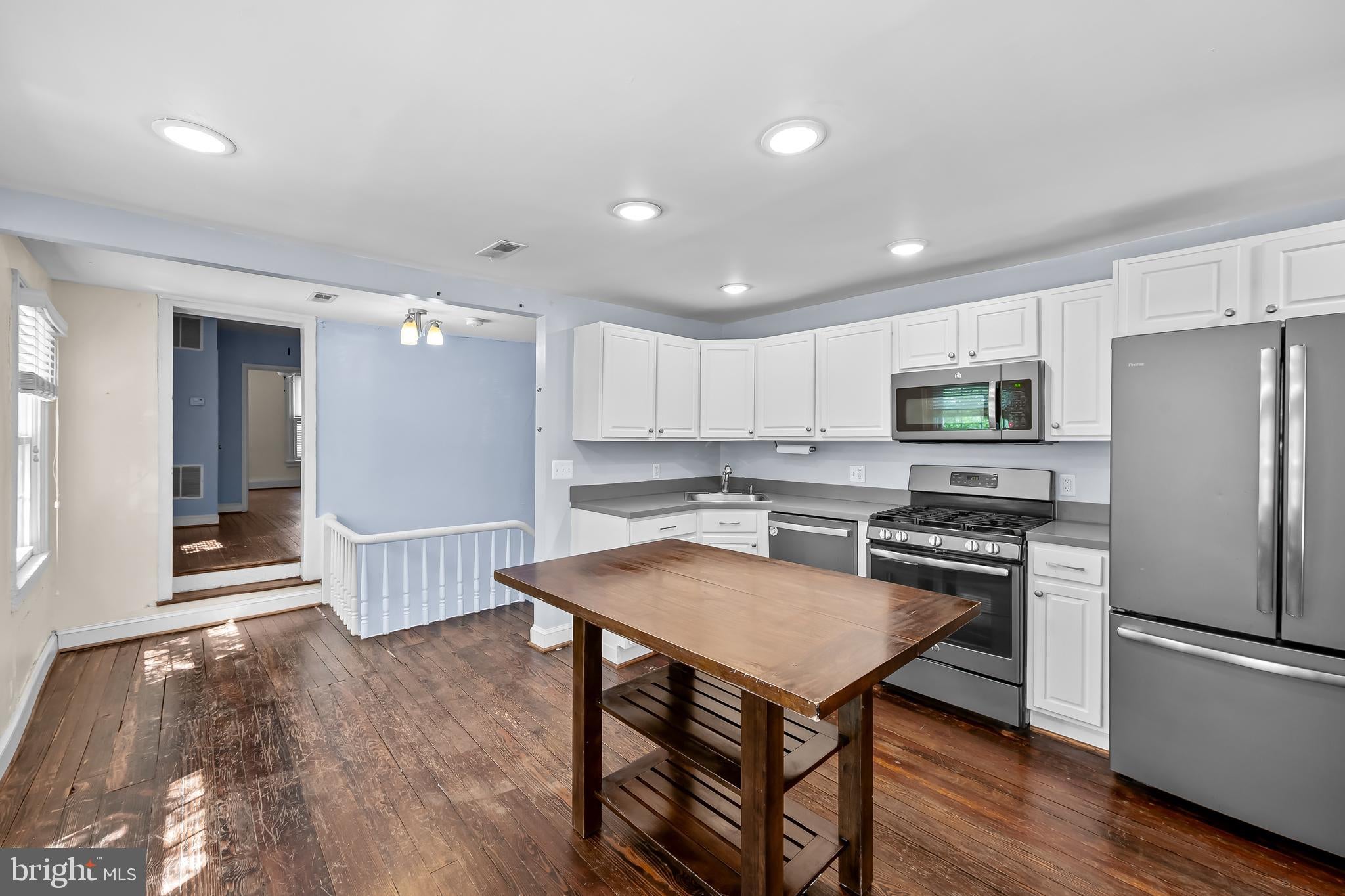 21 E WEST STREET E