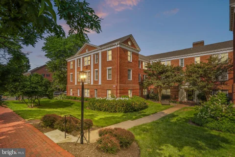 906 S Washington Street Unit 311, Alexandria, VA MLS: VAAX2064944