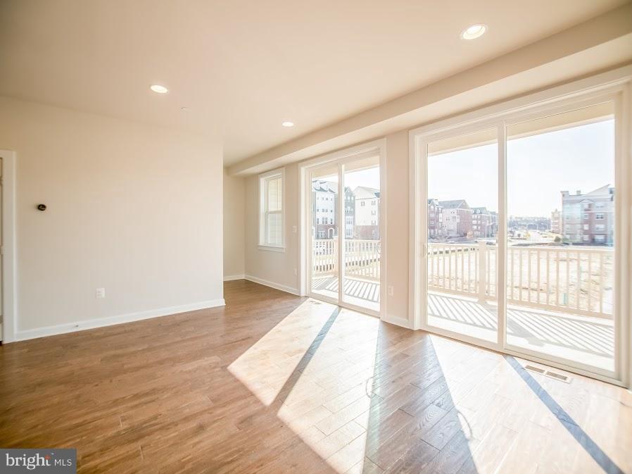 GREENBELT STATION - Residential