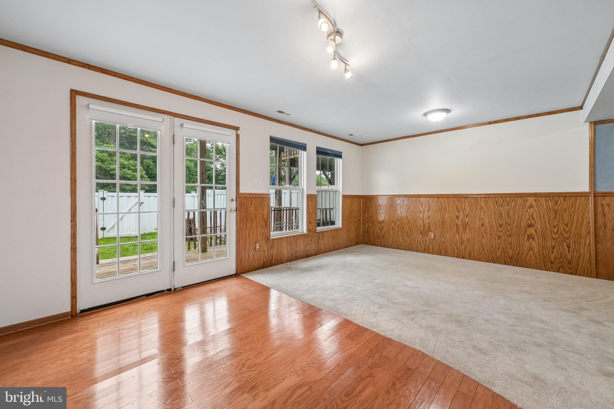 10 SADDLE LANE