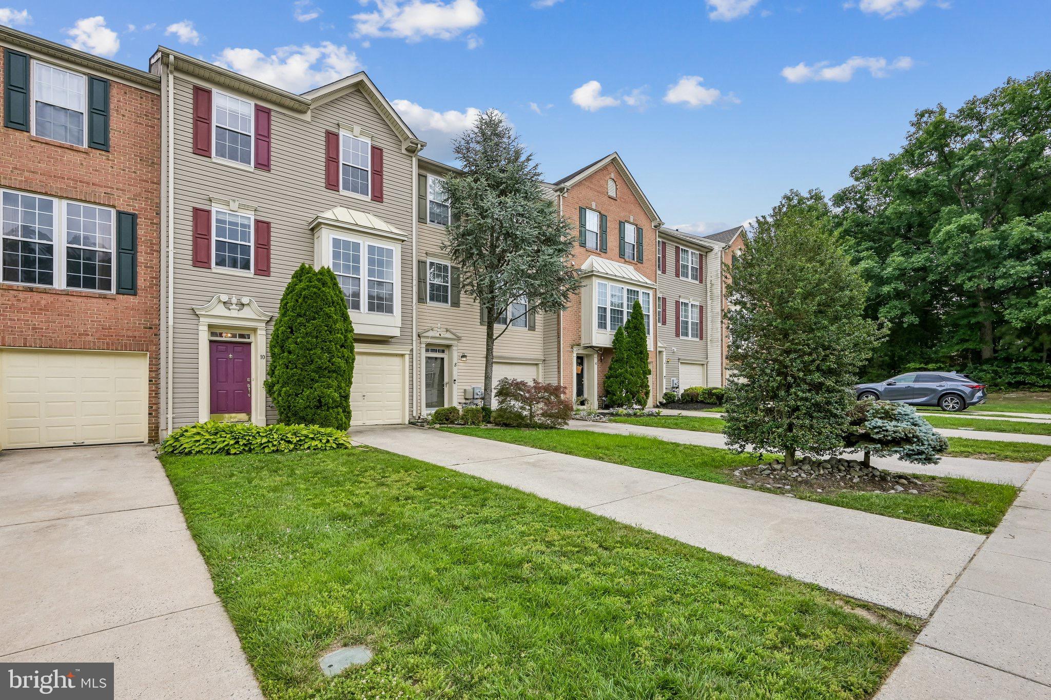 10 SADDLE LANE