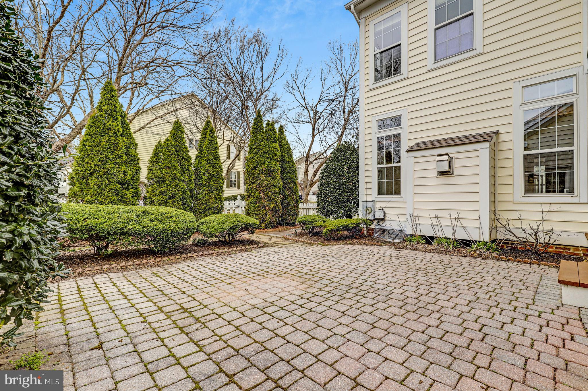 LAKELANDS - Residential