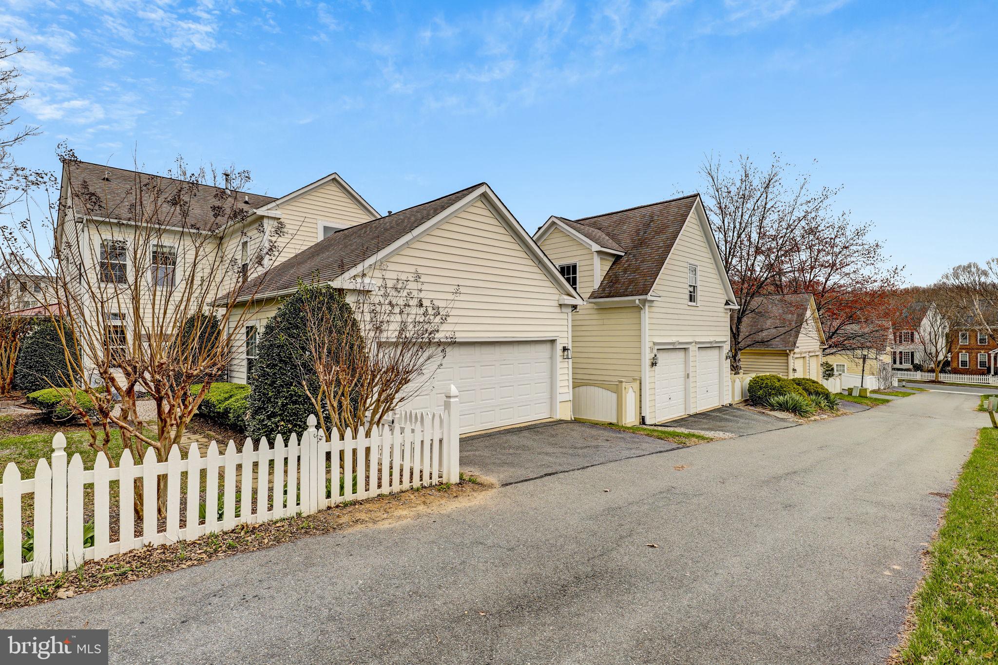 LAKELANDS - Residential