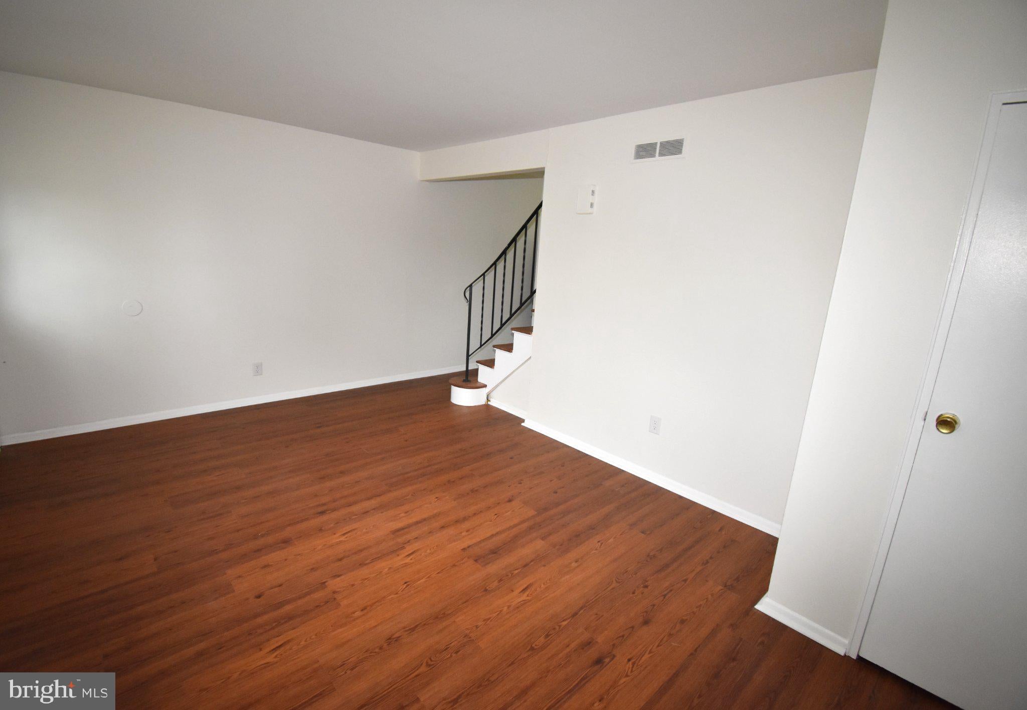 216 E PEARL STREET