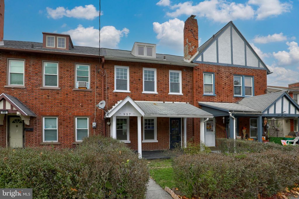 Photo of 957 E ORANGE ST, LANCASTER, PA 17602 (MLS # PALA2029398)