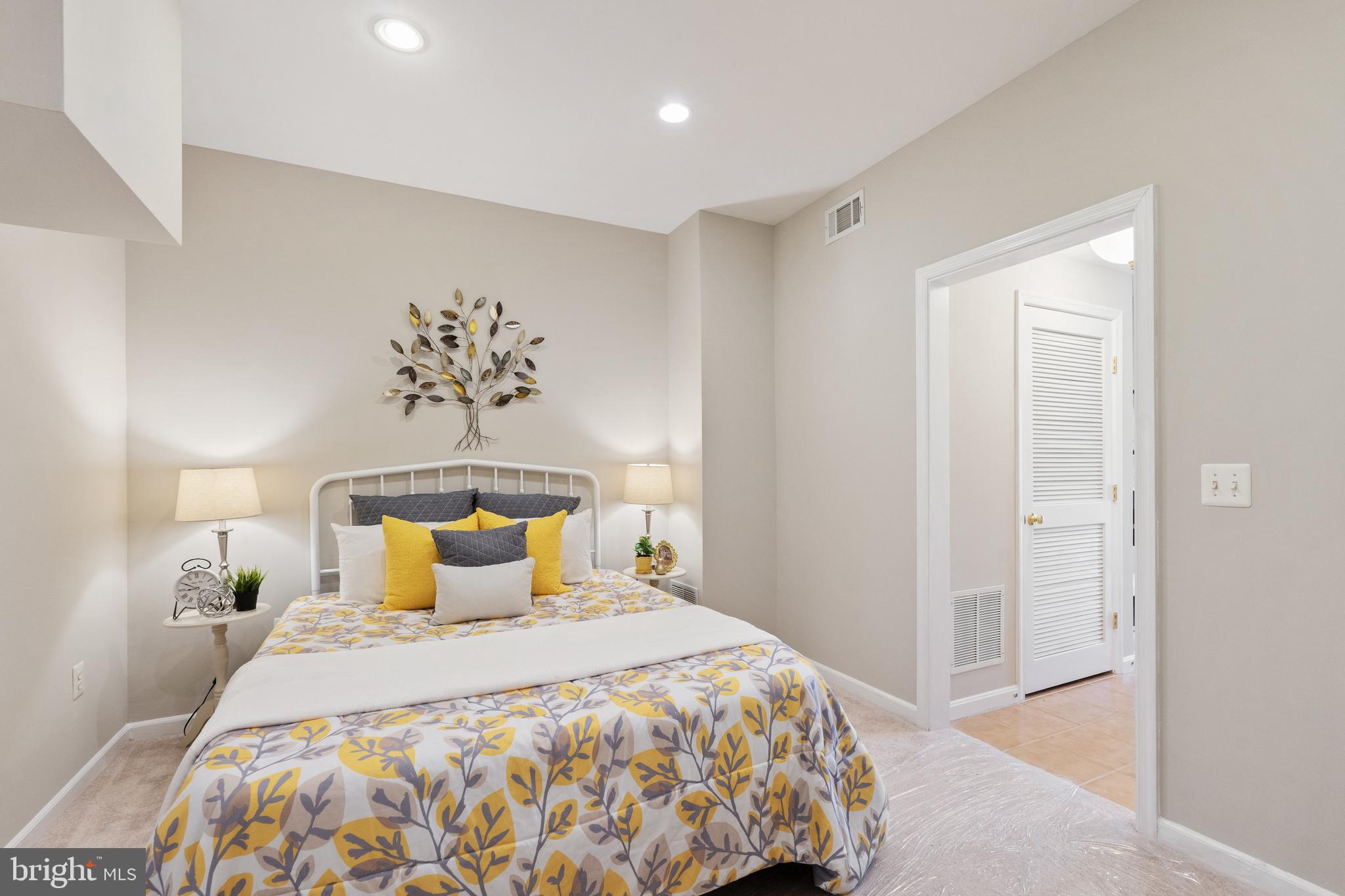 POTOMAC CROSSING - Residential