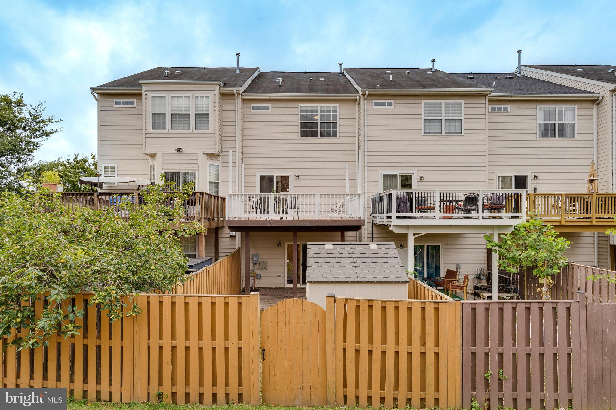 POTOMAC CROSSING - Residential