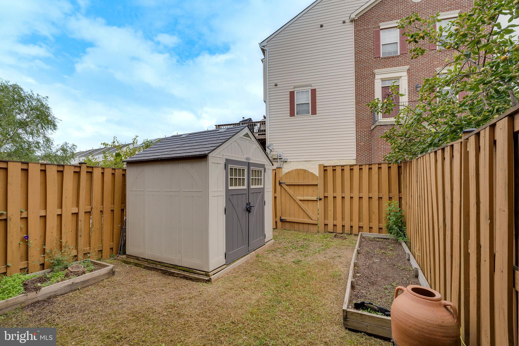 POTOMAC CROSSING - Residential