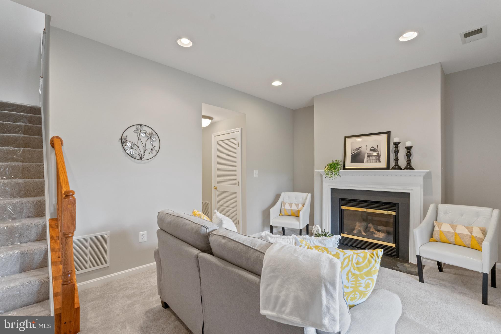 POTOMAC CROSSING - Residential