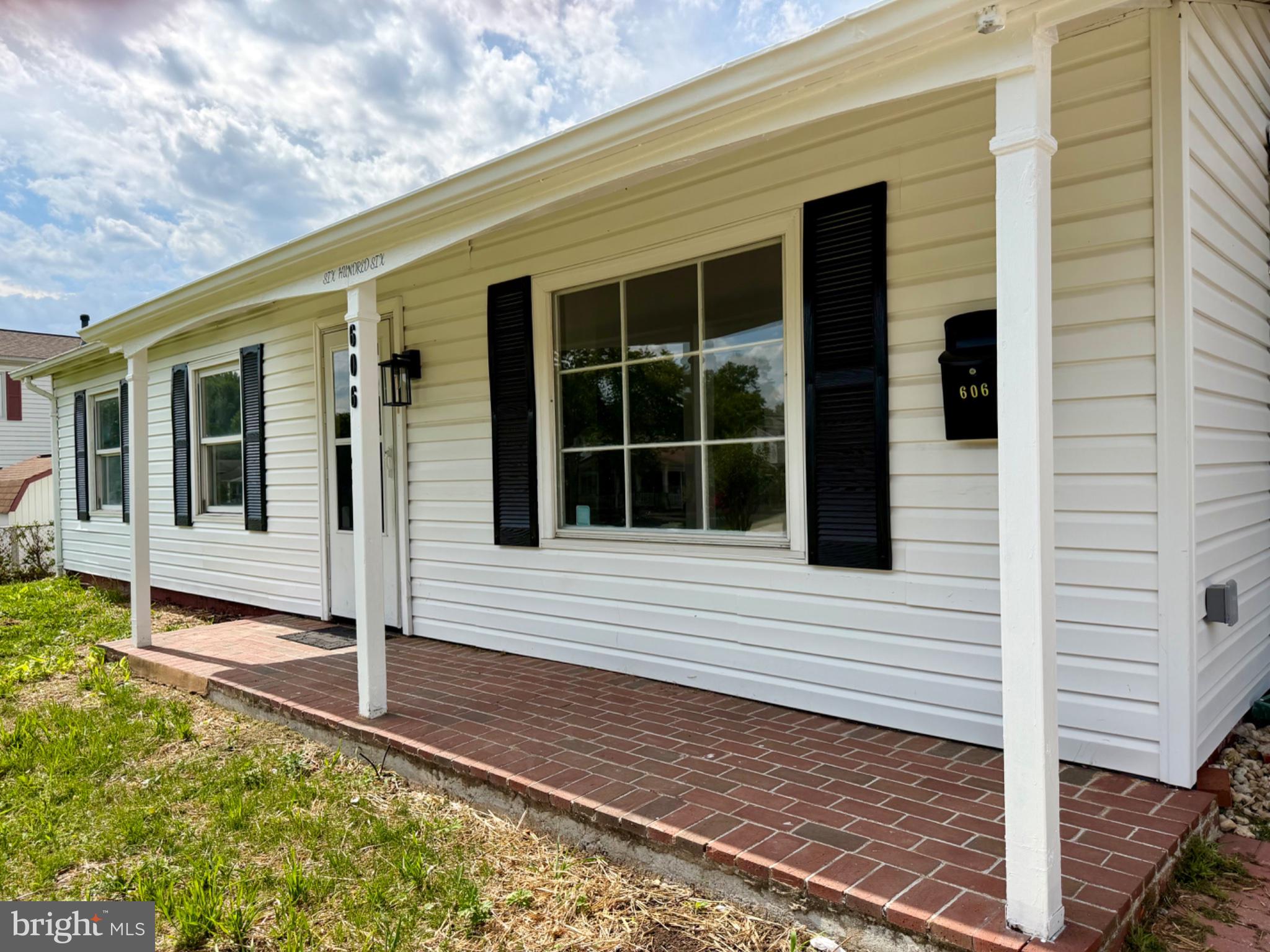 606 W BEECH ROAD W