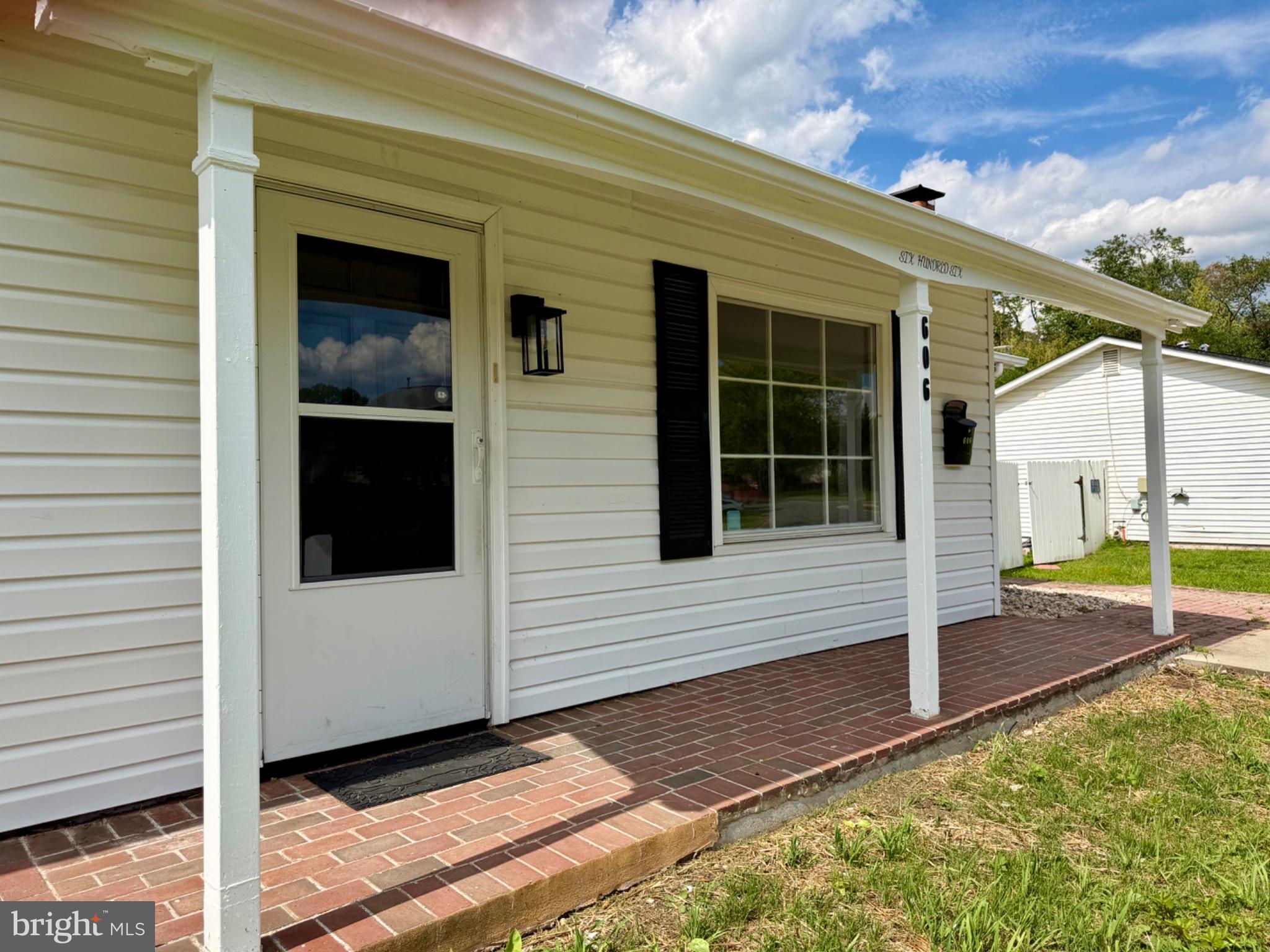 606 W BEECH ROAD W