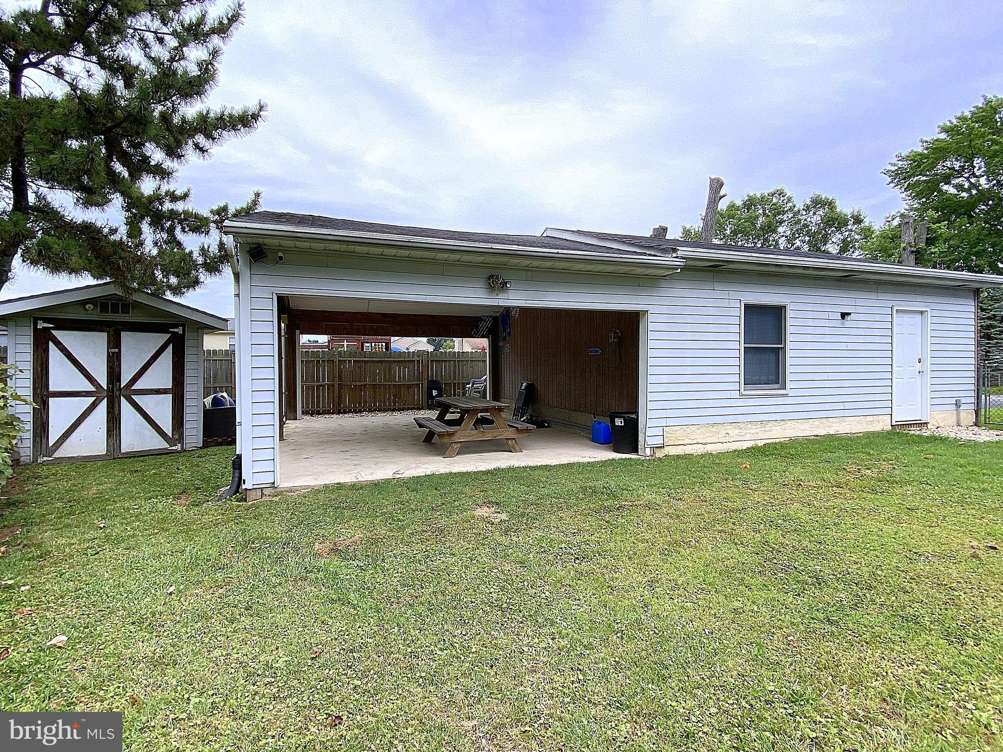 LODGE FOREST MANOR - Residential