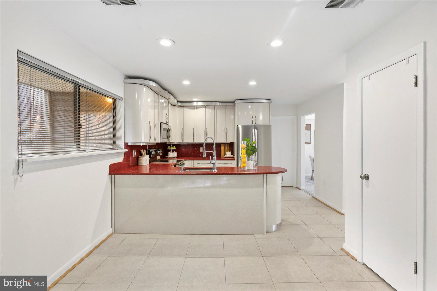 LODGE AT MCDONGH - Residential