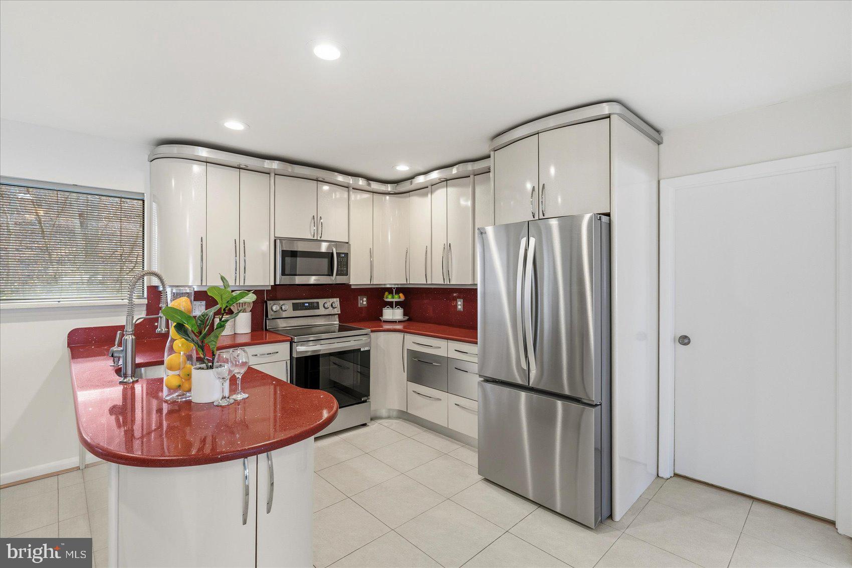 LODGE AT MCDONGH - Residential