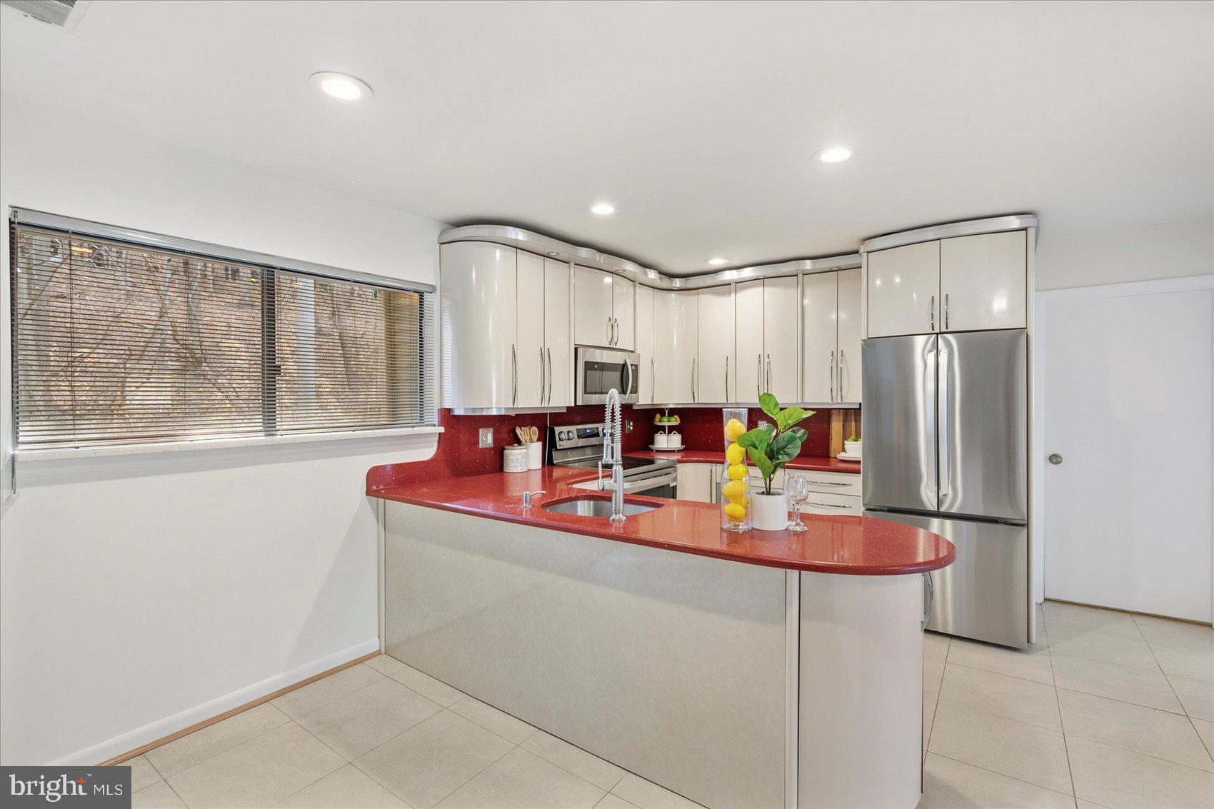 LODGE AT MCDONGH - Residential