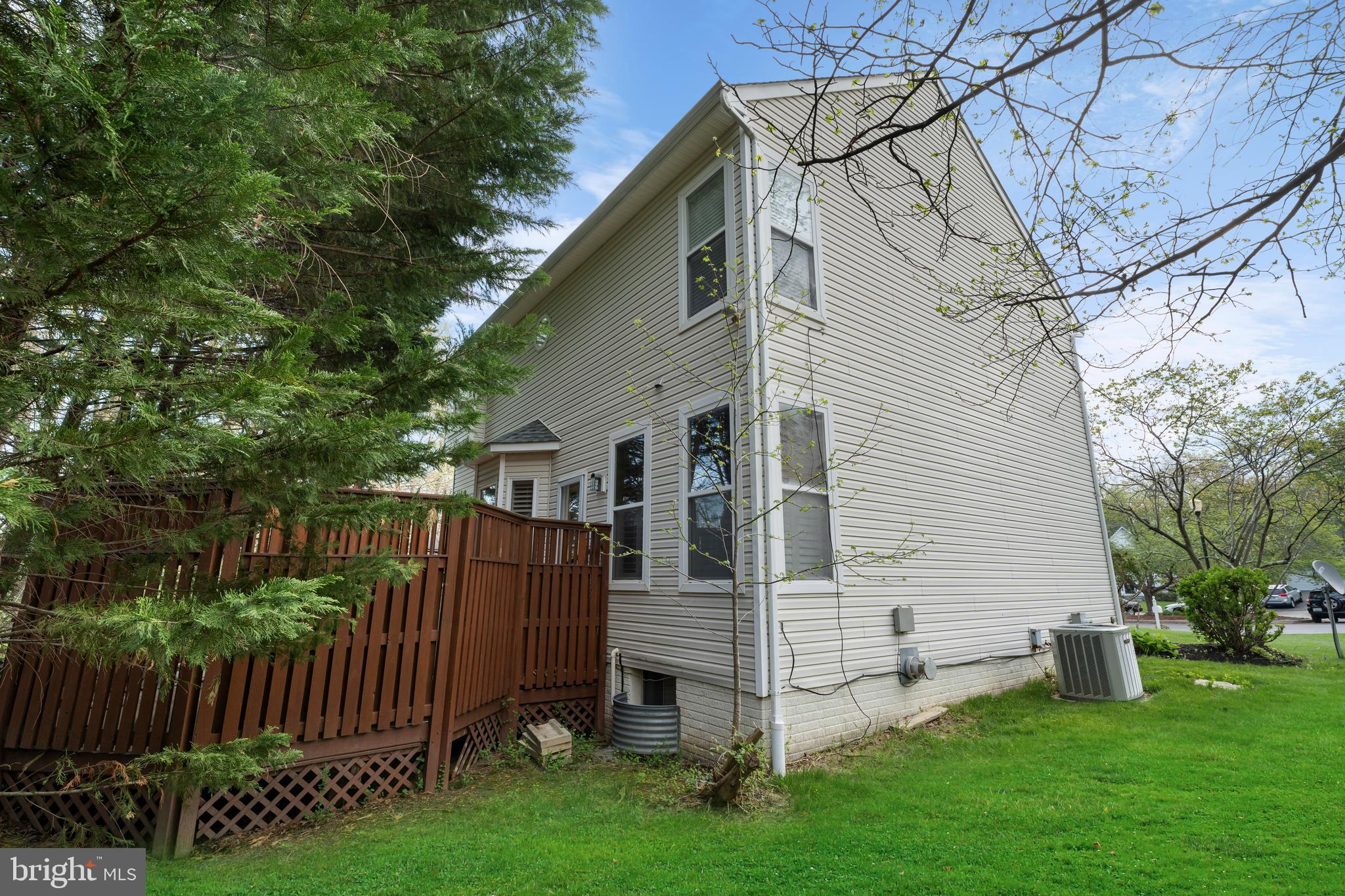 NORTHRIDGE - Residential