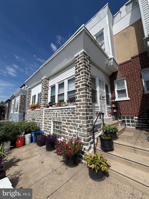 Townhouse For Sale - 211 E Fisher Avenue<br/> PHILADELPHIA, PA 19120