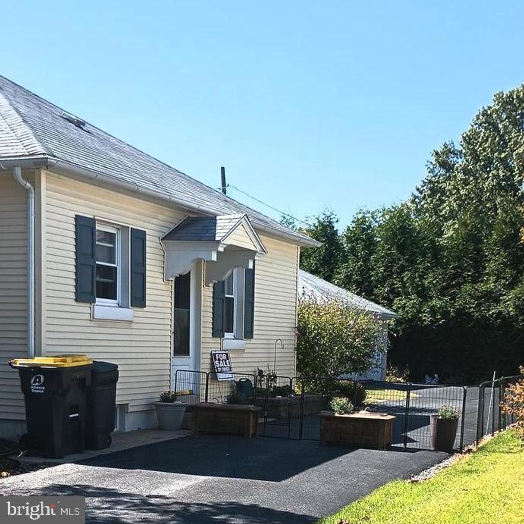 Photo of 8 Radcliff Road, WOMELSDORF, PA 19567 (MLS # PABK2062304)